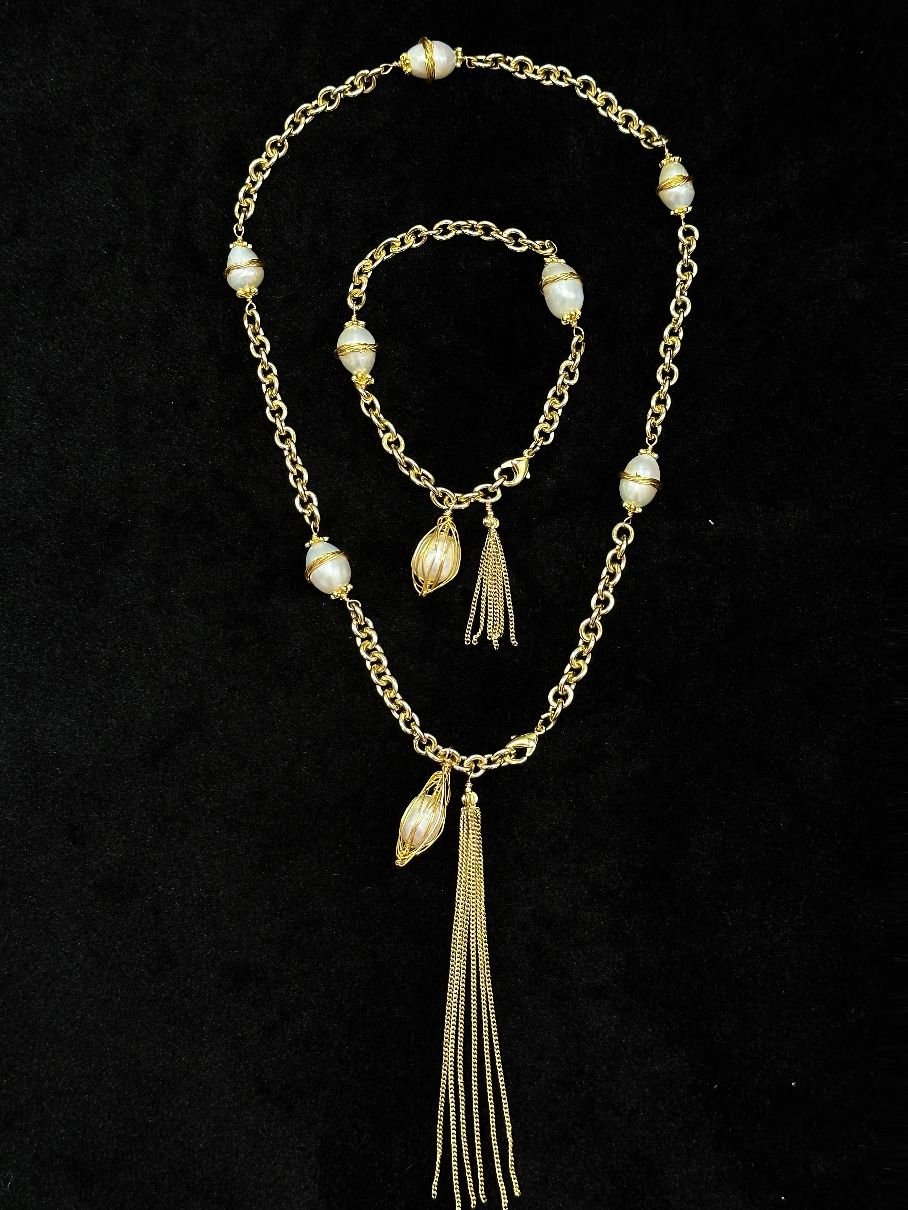 TT original-Bracelet-Women's Gold Pearl Bracelet | Chunky-chain vintage design featuring pearls and tassel charms | Elegant, luxurious statement jewelry