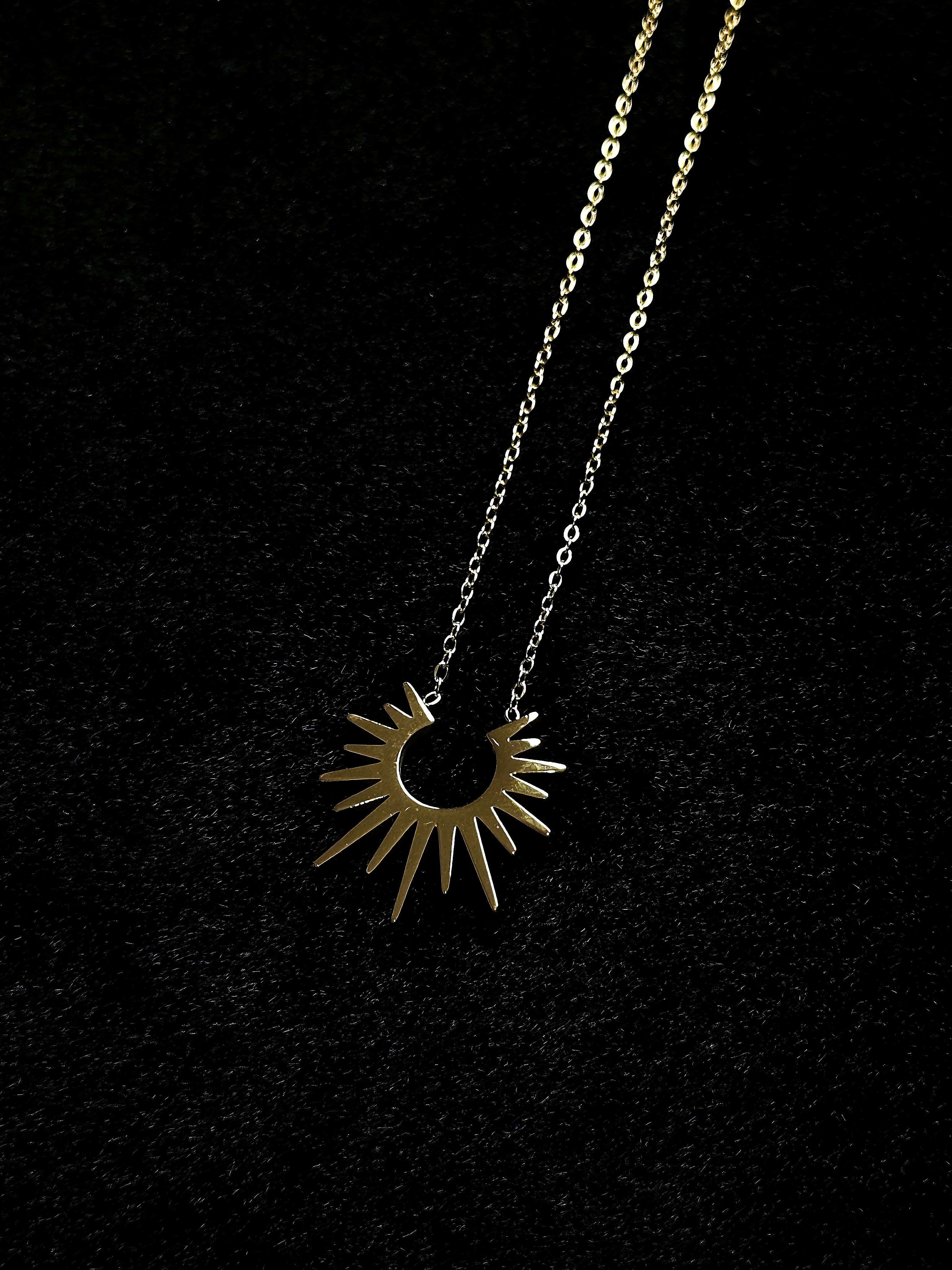 TT original-necklace-Sunburst-shaped choker | European and American style necklace | Versatile work necklace | Minimalist layered necklace