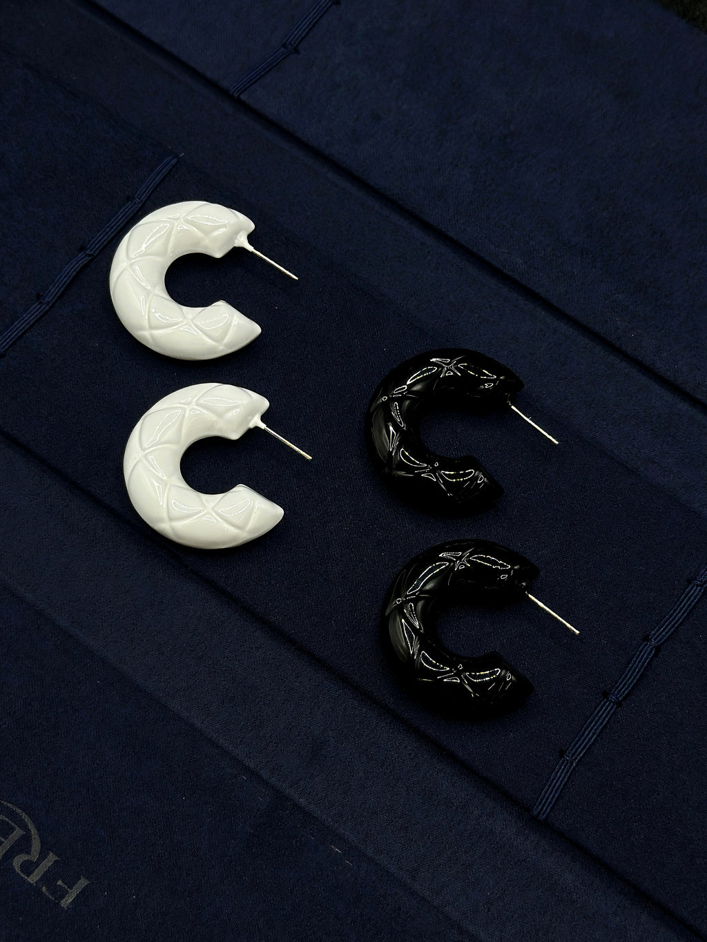 TT original-earring-Unique C-hoop Earrings | Geometric Textures | Chanel-inspired Earrings | C-shaped Stud Earrings | Street Style | Black Hoop Earrings | Retro-Modern Half-Moon Earrings