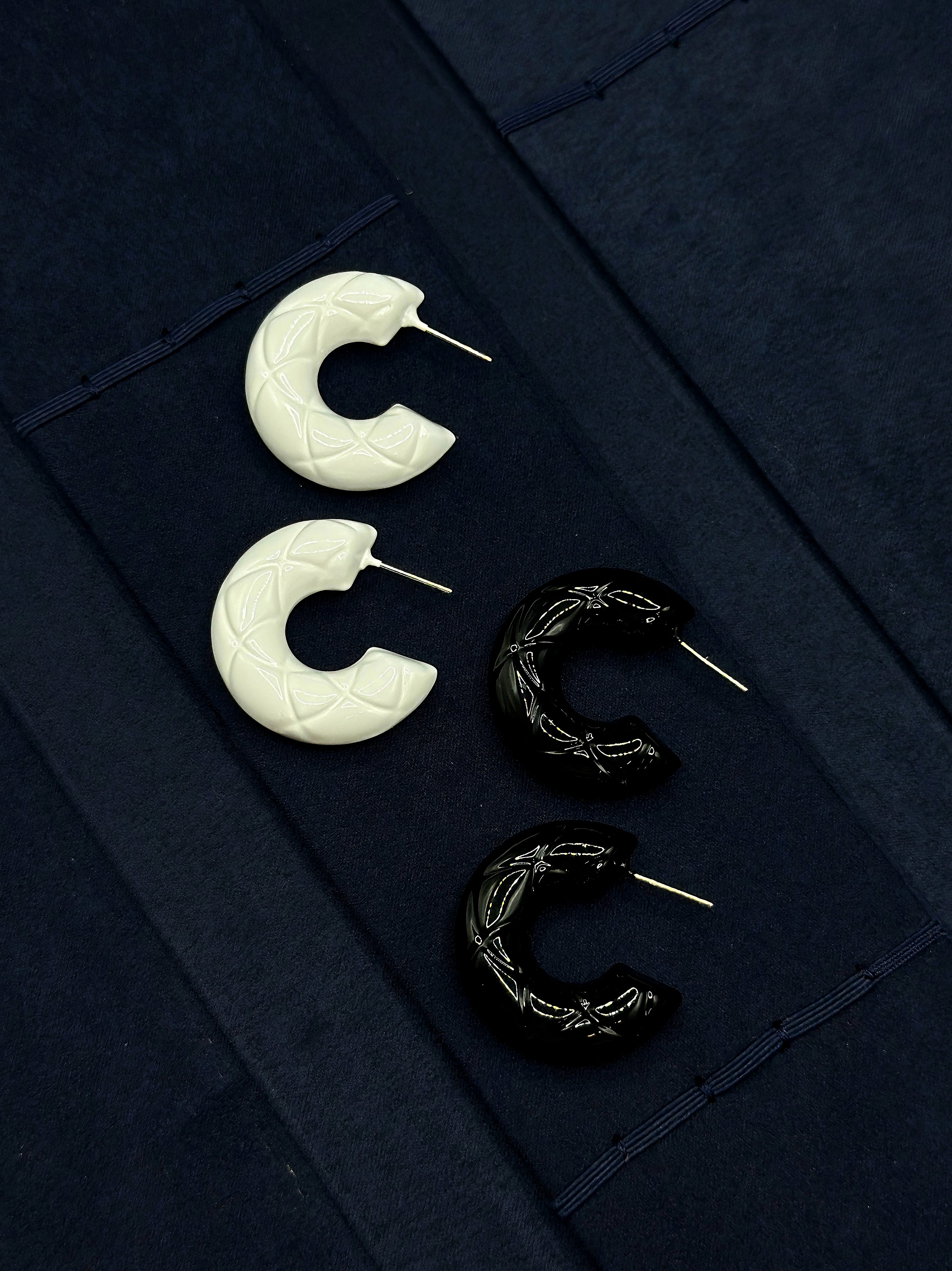 TT original-earrings-Unique C-hoop Earrings | Geometric Textures | Chanel-inspired Earrings | C-shaped Stud Earrings | Street Style | Black Hoop Earrings | Retro-Modern Half-Moon Earrings