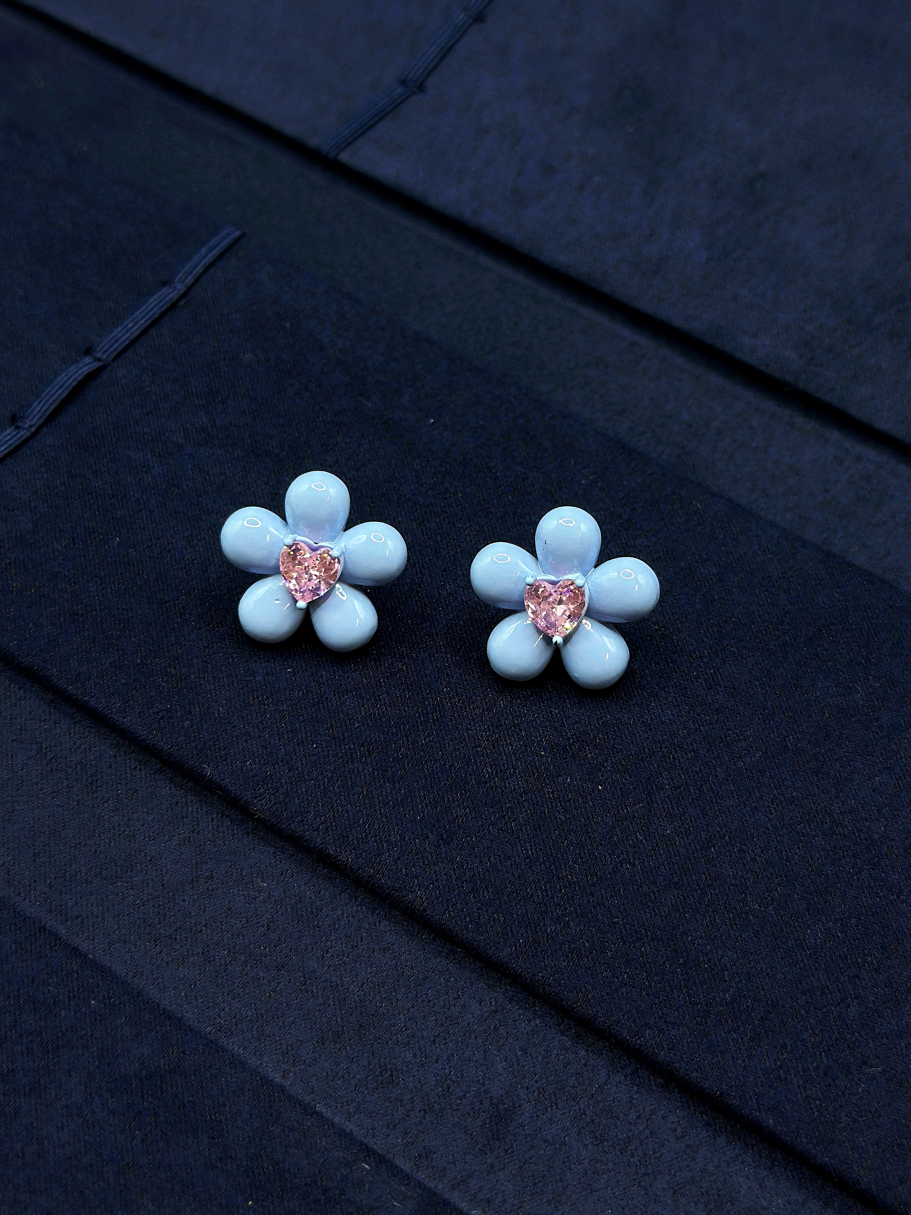 TT original-earring-Light blue petal-shaped heart-shaped pink diamond stud earrings | Sweet, petite, and adorable | Girlish flower earrings | Affordable luxury stud earrings | Korean style, simple and elegant