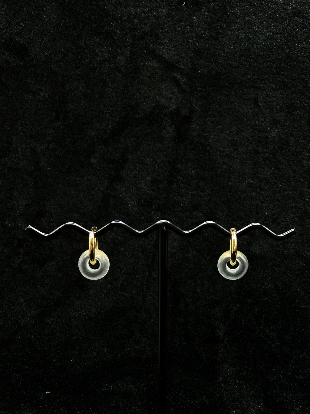 TT original-earring-Minimalist gold hoop earrings | White natural gemstone geometric pendant earrings | Modern jewelry | French elegance
