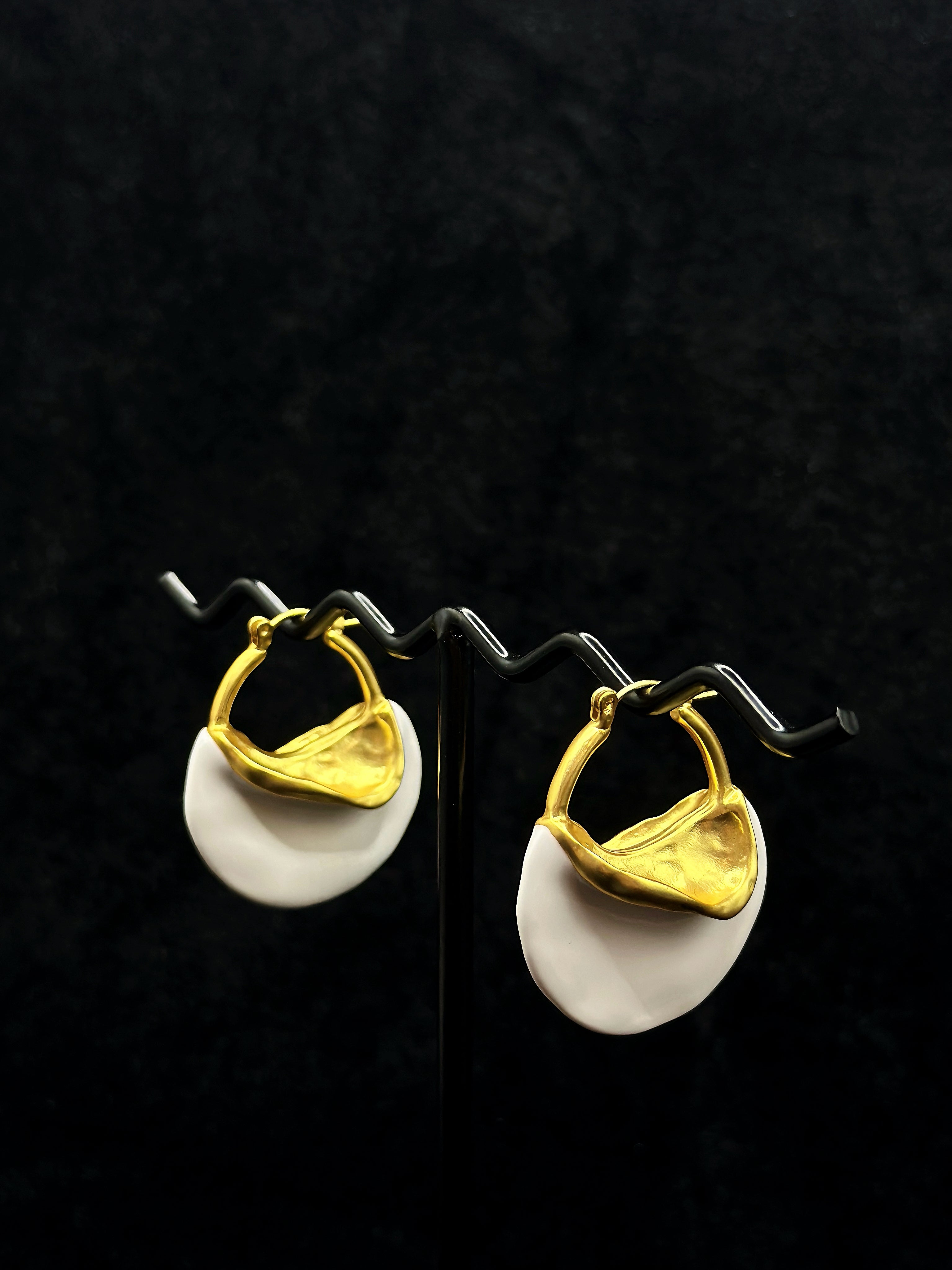 TT original-earring-Gold irregular arc earrings | Niche minimalist earrings | Suitable for commuting, dates, and evening events | Essential for travel, photography, and vacations