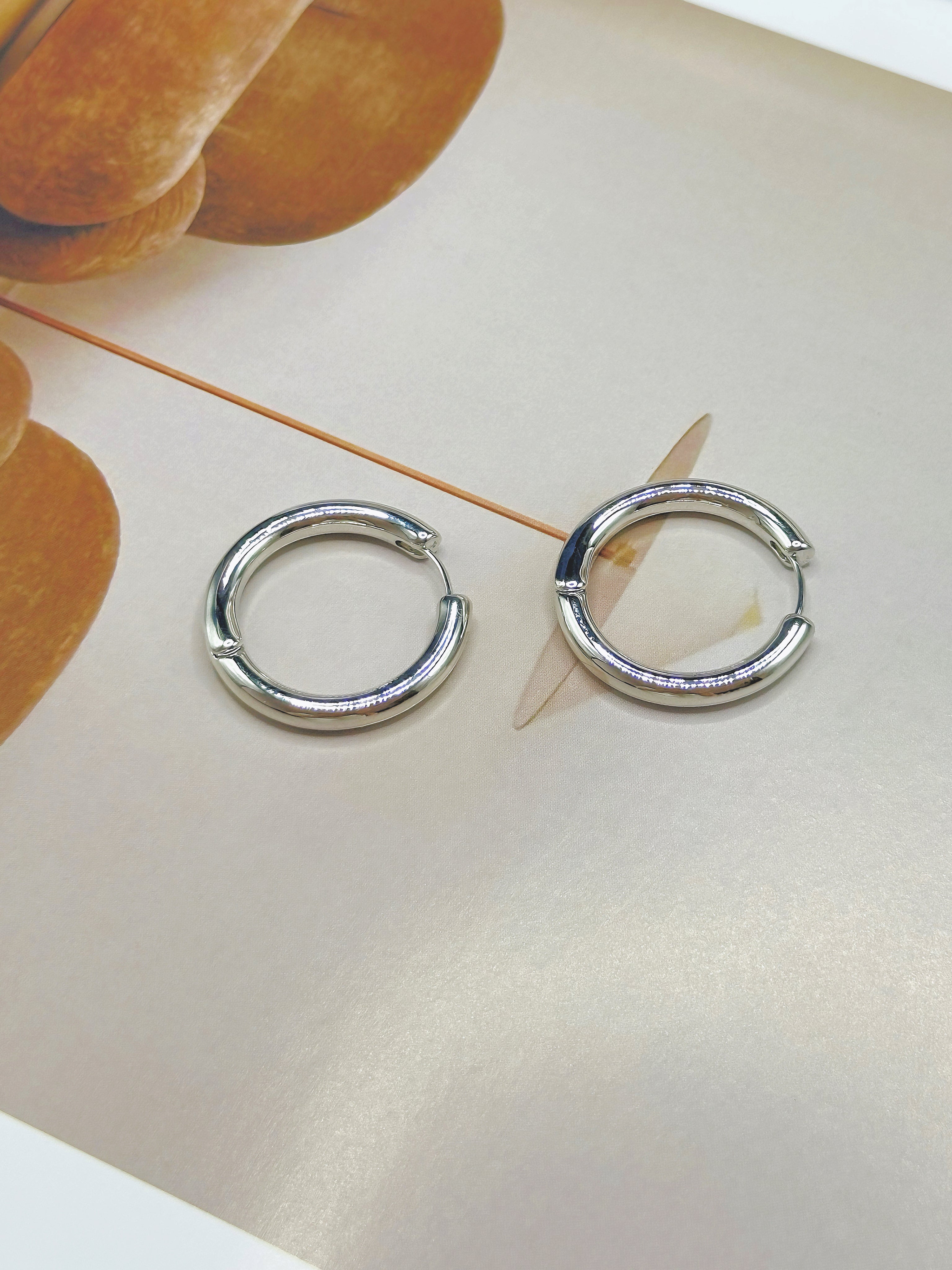 TT original-earring-Classic silver hoop earrings | Simple everyday jewelry | A must-have for women's commutes | Versatile