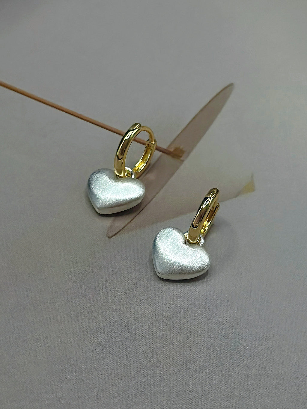 TT original-earring-Women's Gold Heart-Shaped Earrings | Matte Heart-Shaped Pendant Earrings | Simple and Romantic Jewelry Gifts