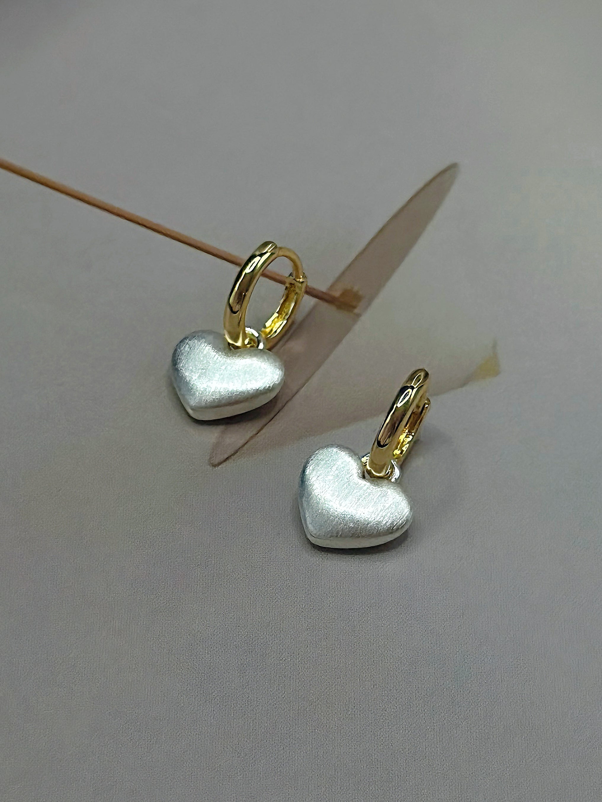 TT original-earring-Women's Gold Heart-Shaped Earrings | Matte Heart-Shaped Pendant Earrings | Simple and Romantic Jewelry Gifts
