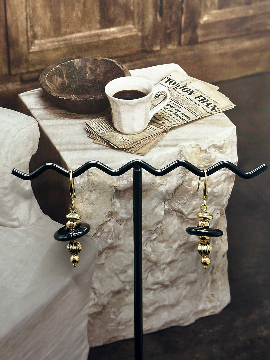 TT original-earring-Black onyx gold pendant earrings | Elegant and unique women's jewelry | French hook-shaped lantern pendant earrings
