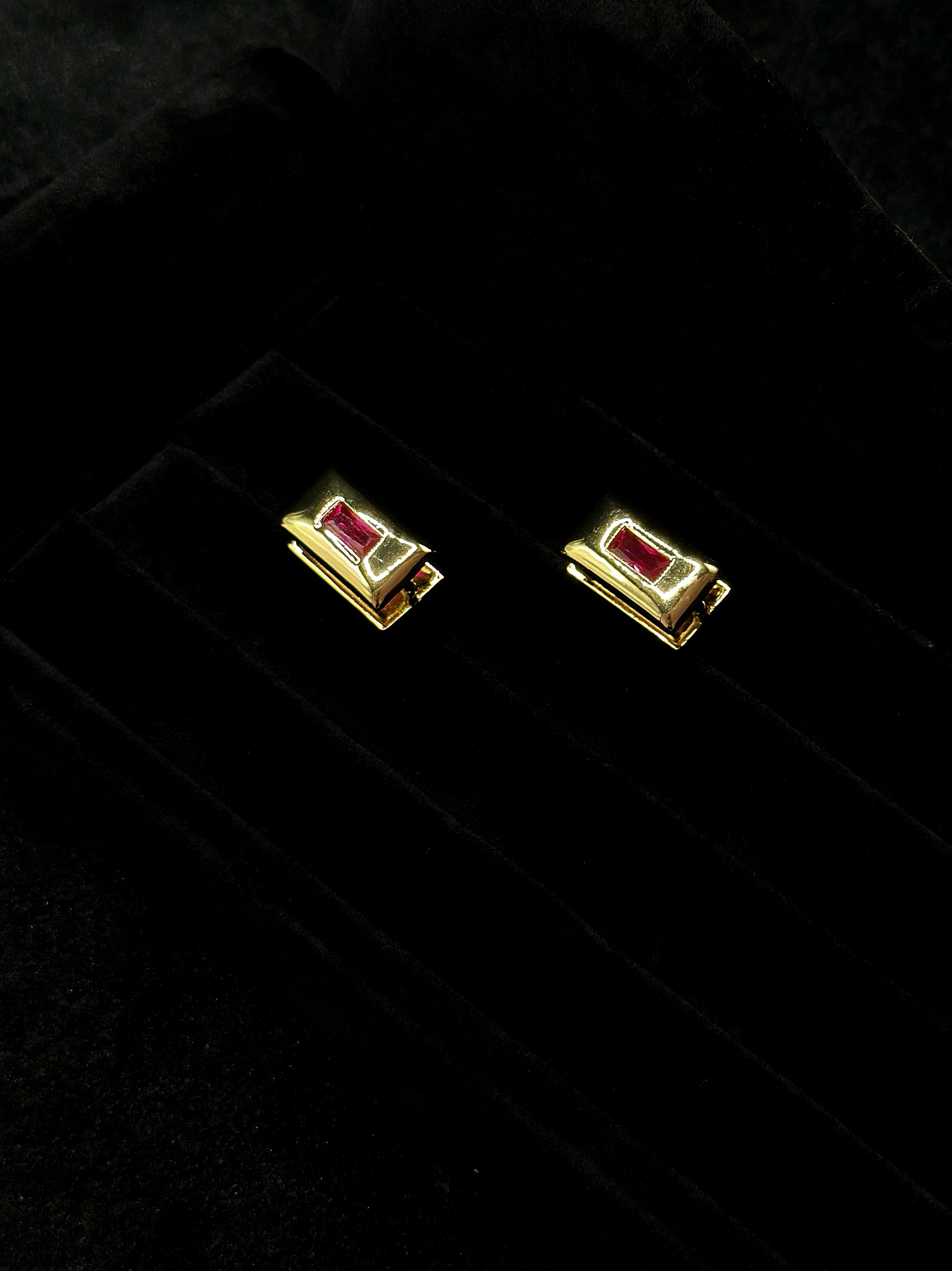 TT original-earring-Niche design gold geometric stud earrings | French vintage style | sophisticated workwear earrings | versatile everyday wear | ruby earrings