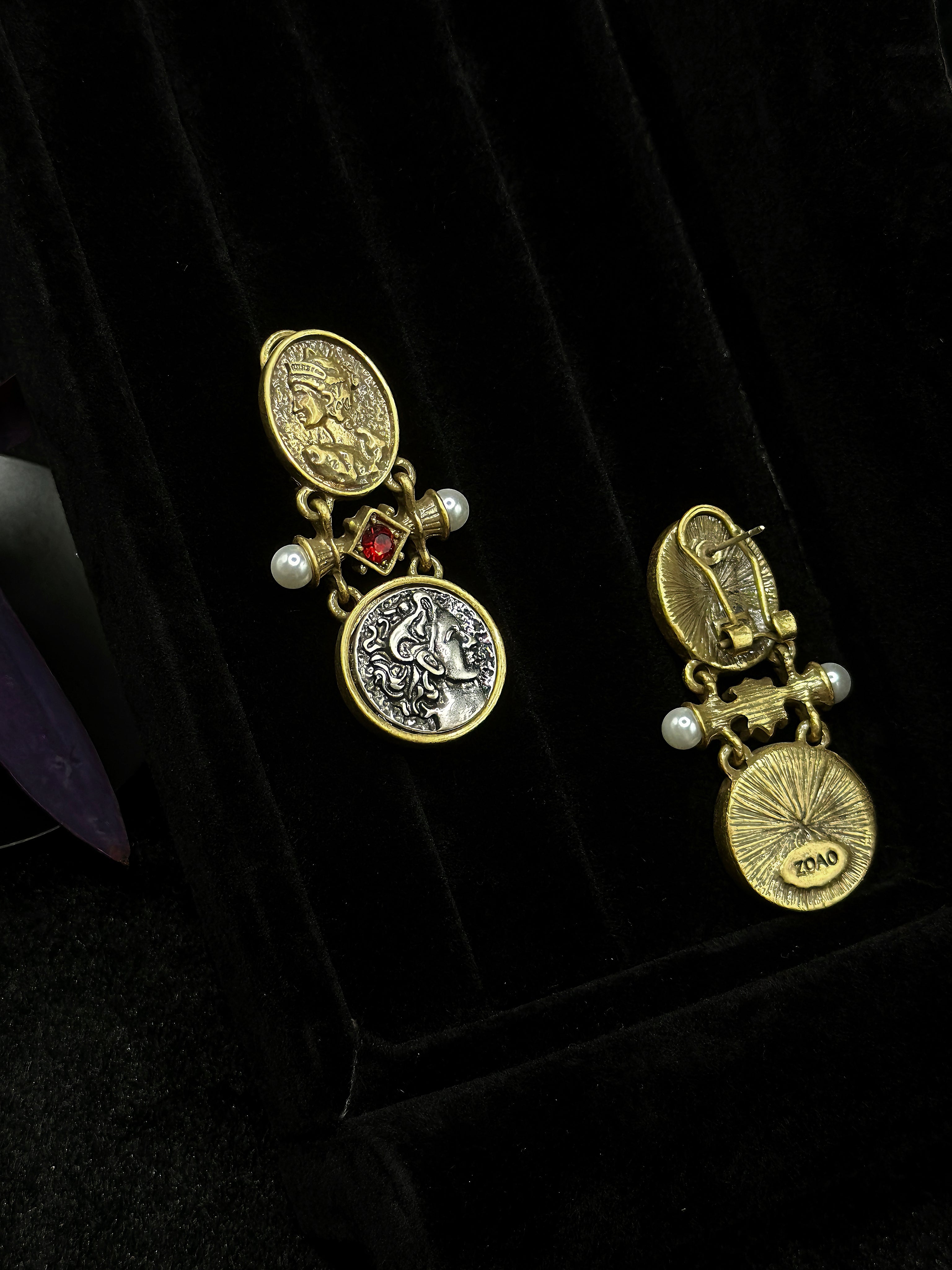 TT original-earring-Court-style earrings | Artistic retro earrings | Niche design | Queen-patterned gold coin earrings | Distressed stud earrings