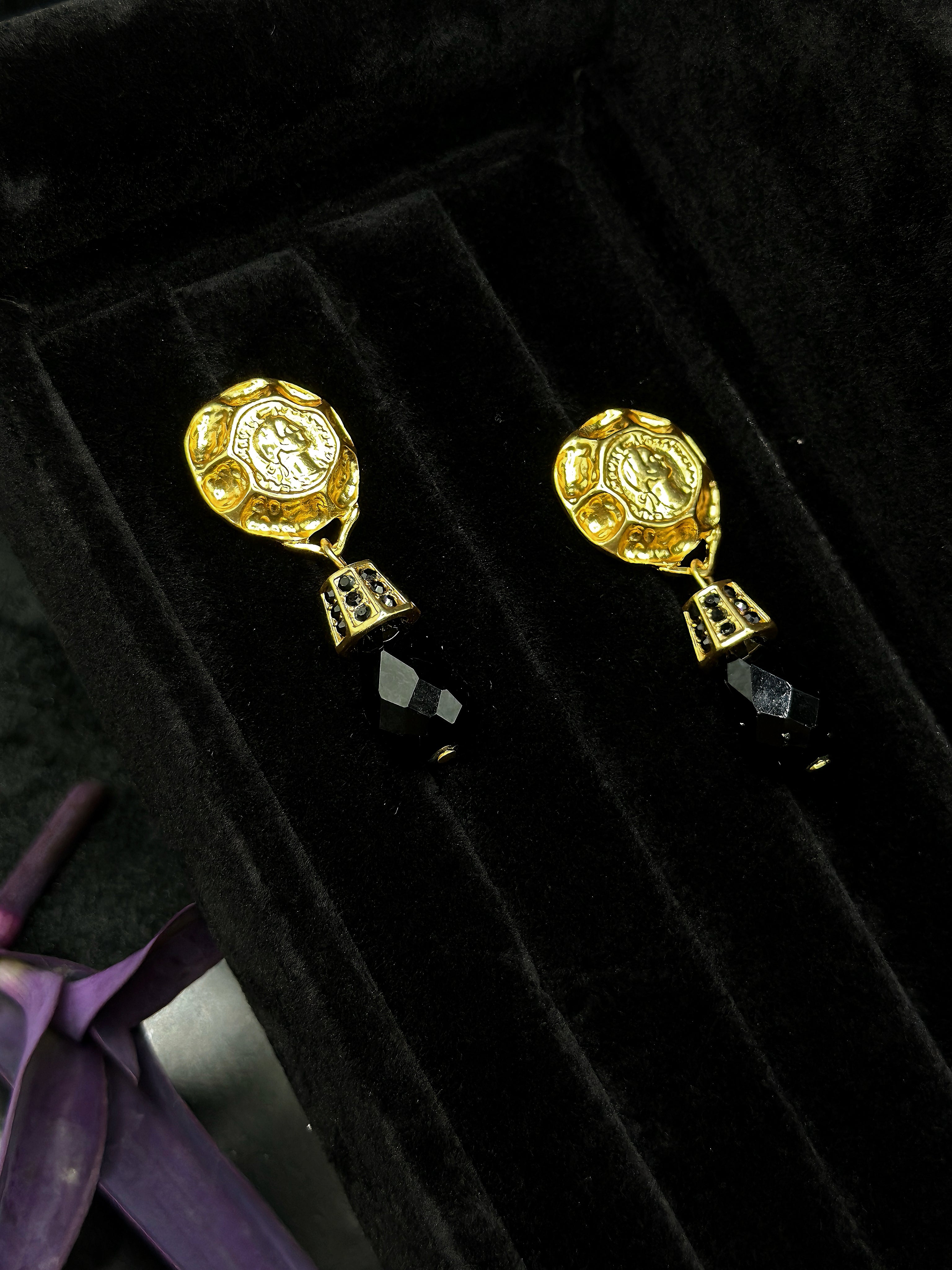 TT original-earring-Niche Design Court Style Earrings | Elegant for Dates and Evenings | Vintage French Black and Gold Antique Coin Embossed Earrings | Versatile for Commuting and Parties