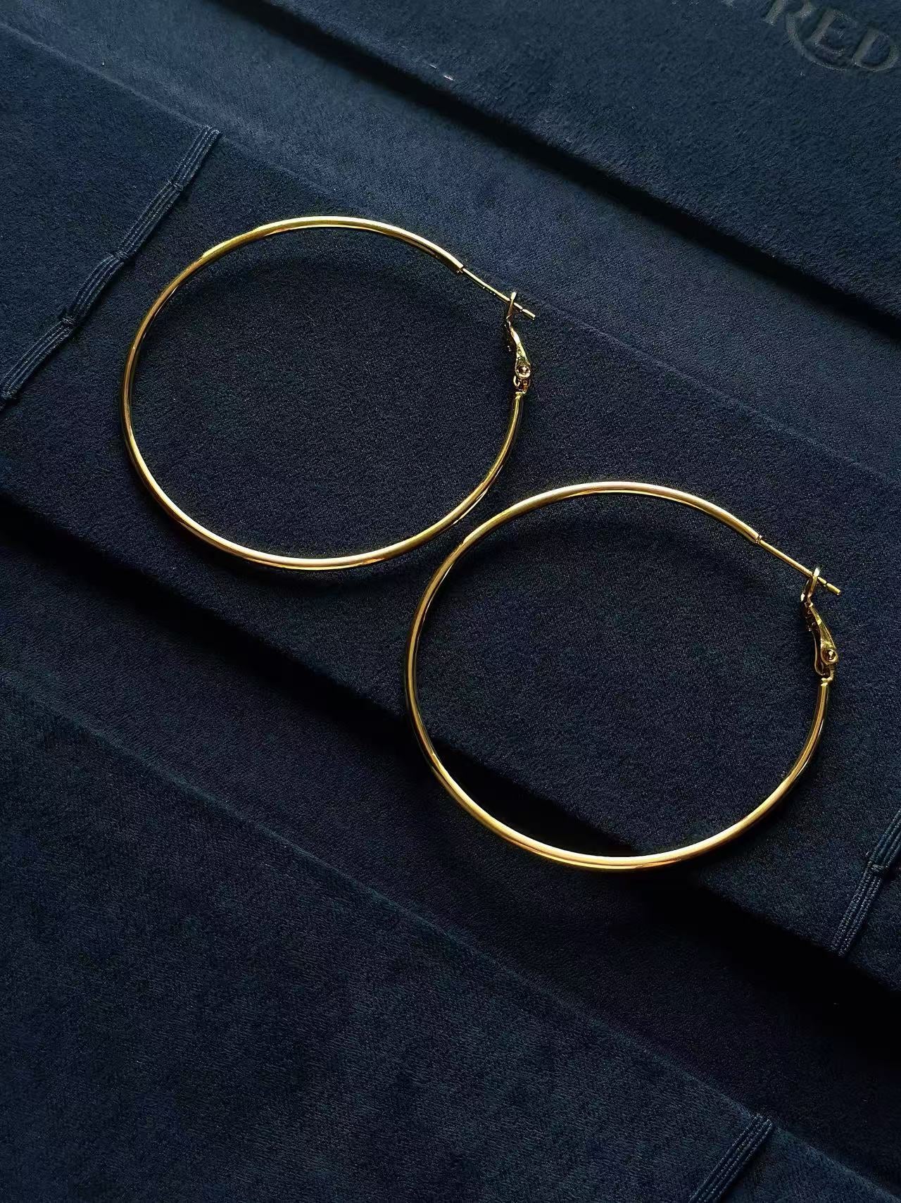 TT original-earring-Lightweight oversized hoop earrings | Gold and silver two-tone | Simple earrings | Suitable for everyday wear
