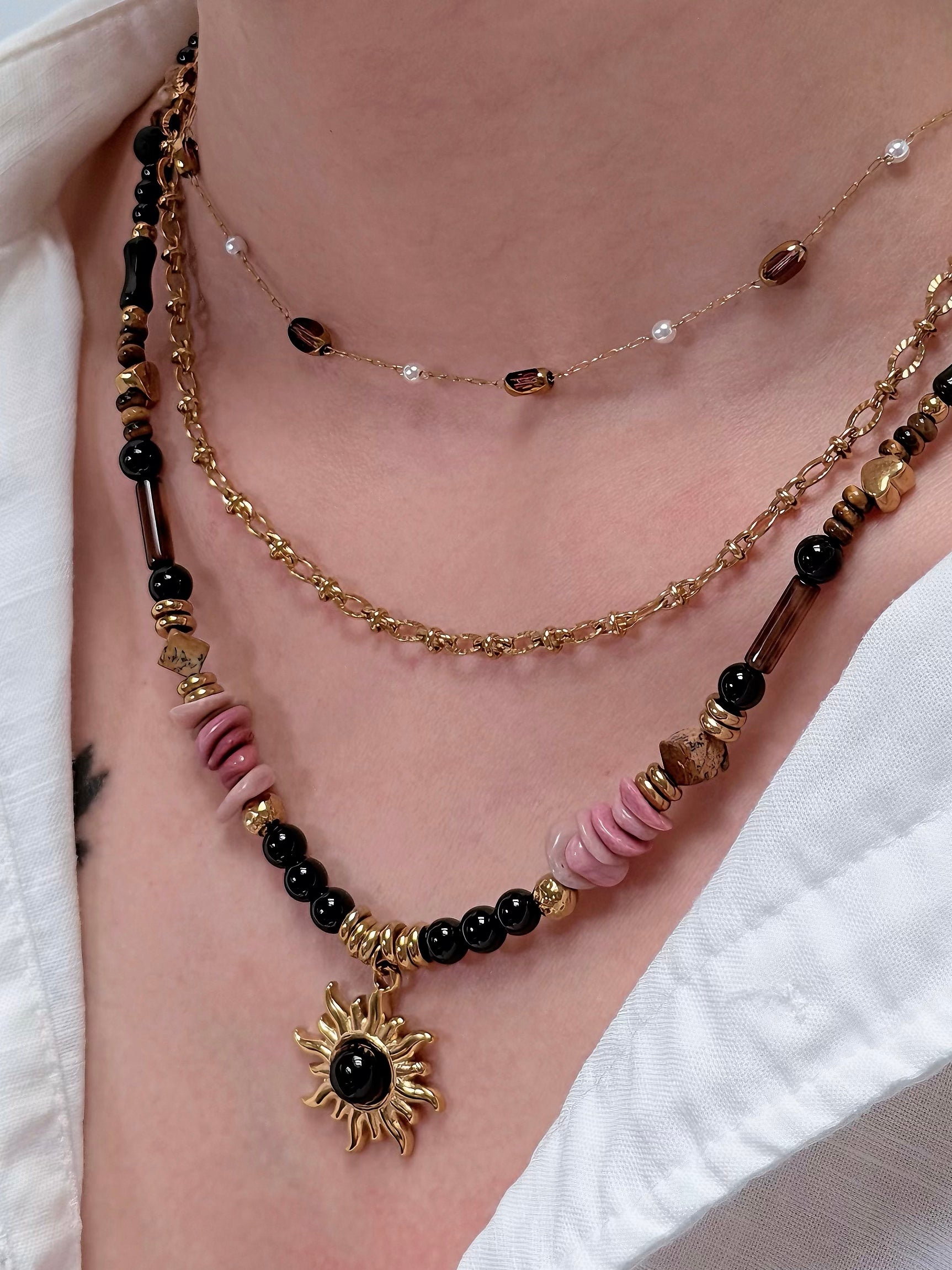 TT original-necklace-Bohemian-style gold sun motif pendant | Multi-colored beaded necklace | Unique pink natural gemstone necklace