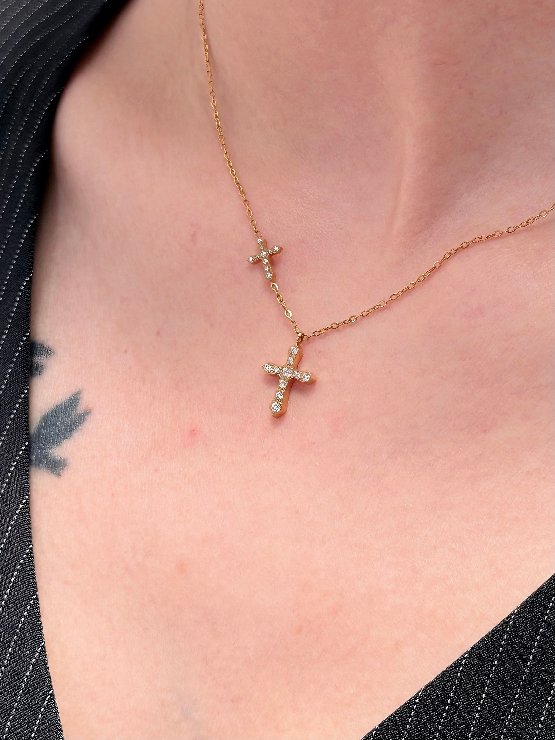 TT original-necklace-Niche design cross clavicle chain | Delicate chain for stylish layering | Minimalist design | Cross necklace with protective symbolism