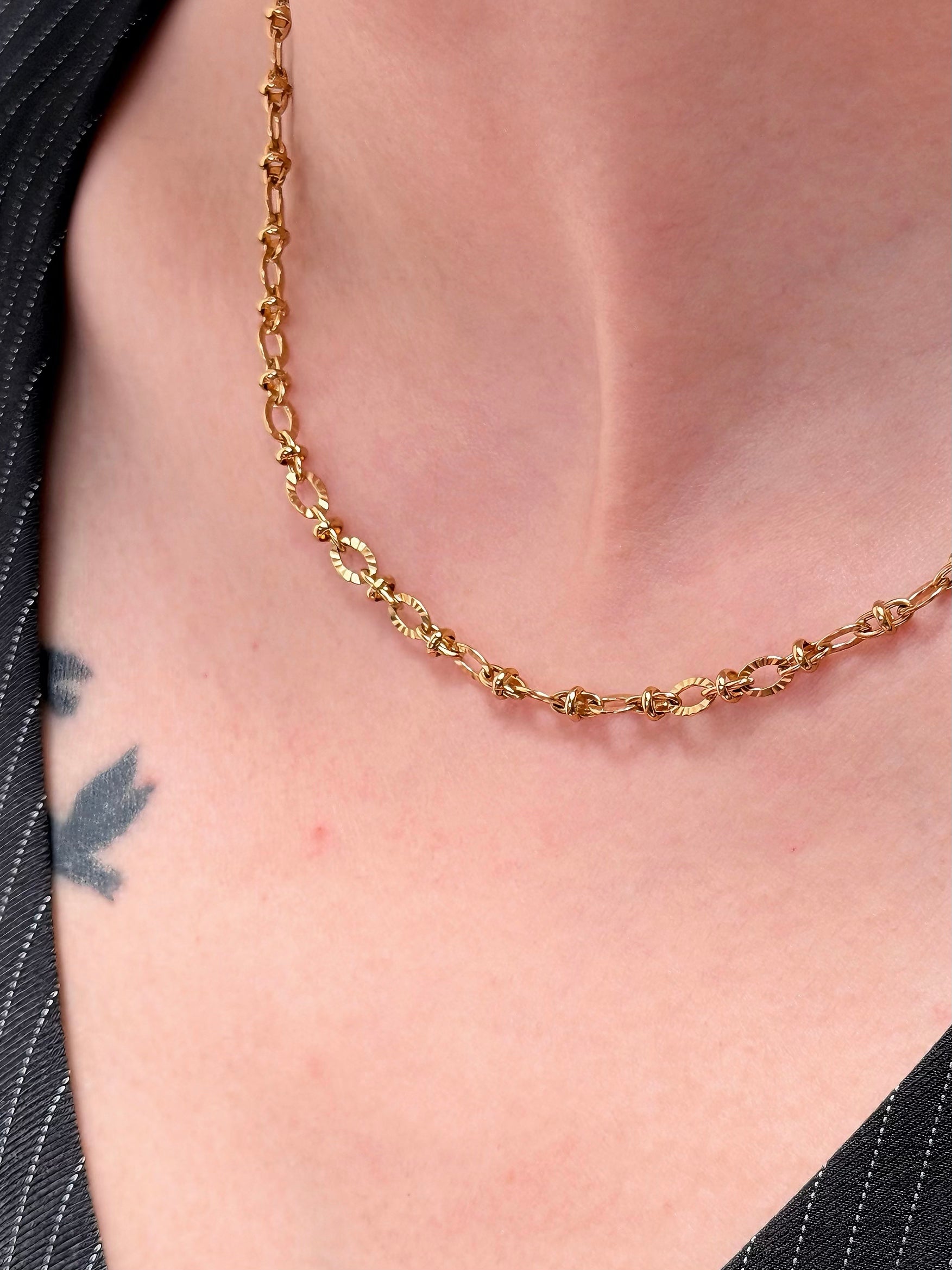 TT original-necklace-Gold vintage minimalist long necklace | Versatile jewelry for layering | Luxurious engraved chain links | Ideal gift choice