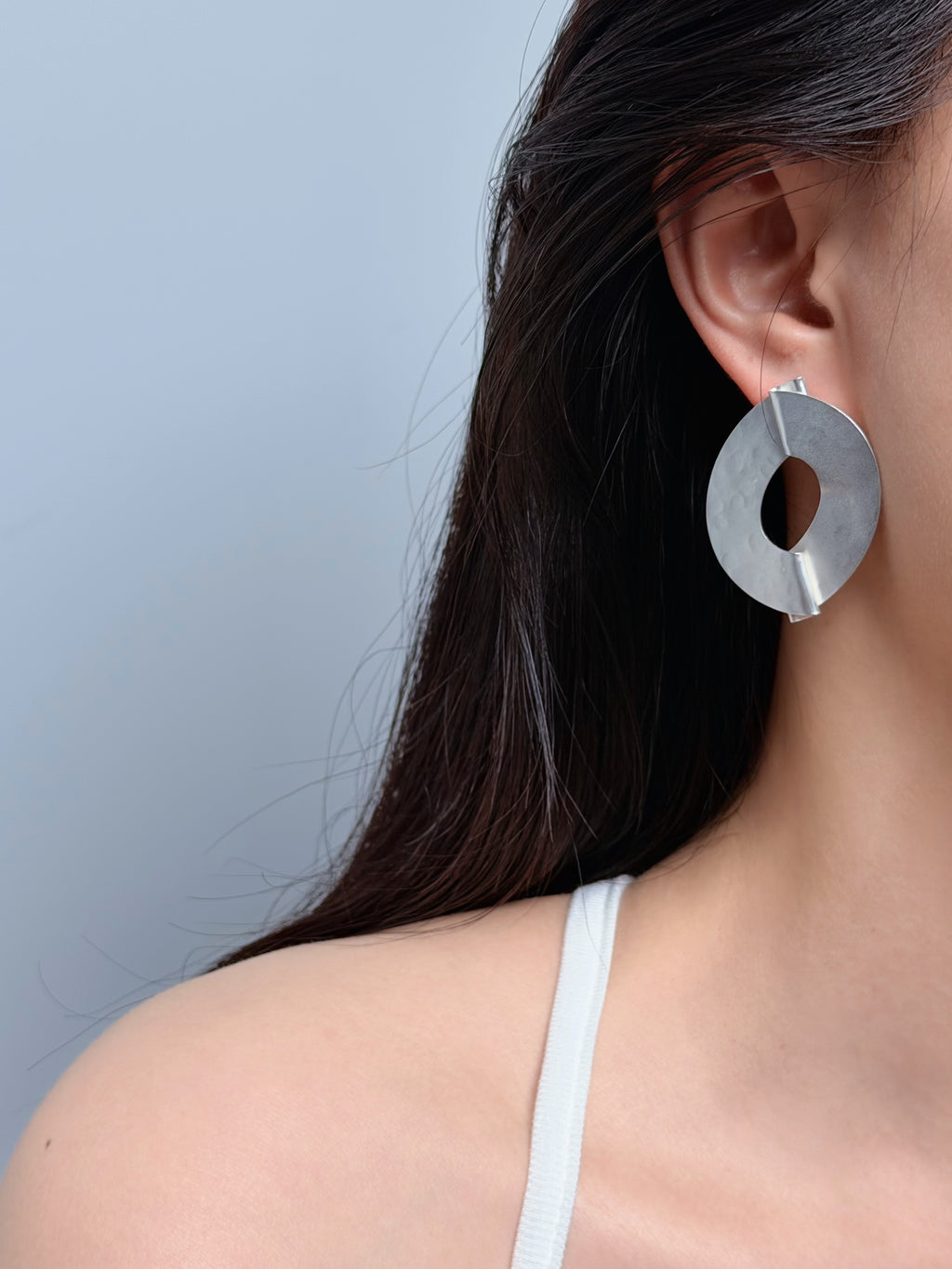 TT original-earring-Minimalist geometric earrings | Matte silver disc earrings | Avant-garde jewelry architecture style