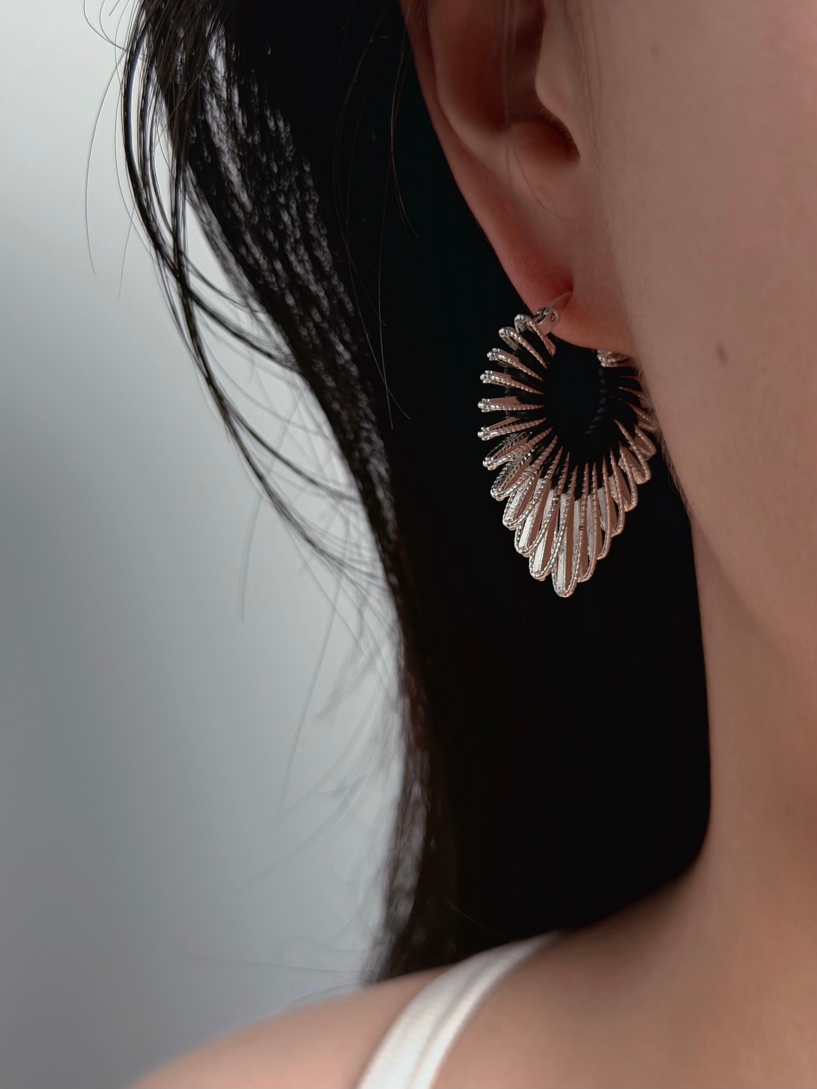 TT original-earring-Heart-shaped geometric earrings | Modern minimalist jewelry | Silver minimalism | Unique handmade jewelry