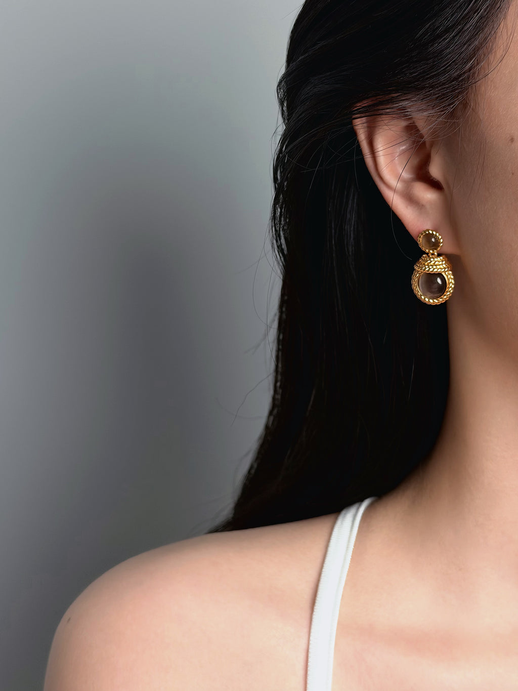 TT original-earring-French vintage gold rope-patterned cat-eye earrings | High-end | Vintage earrings | Gray cat-eye stud earrings | French court style niche design
