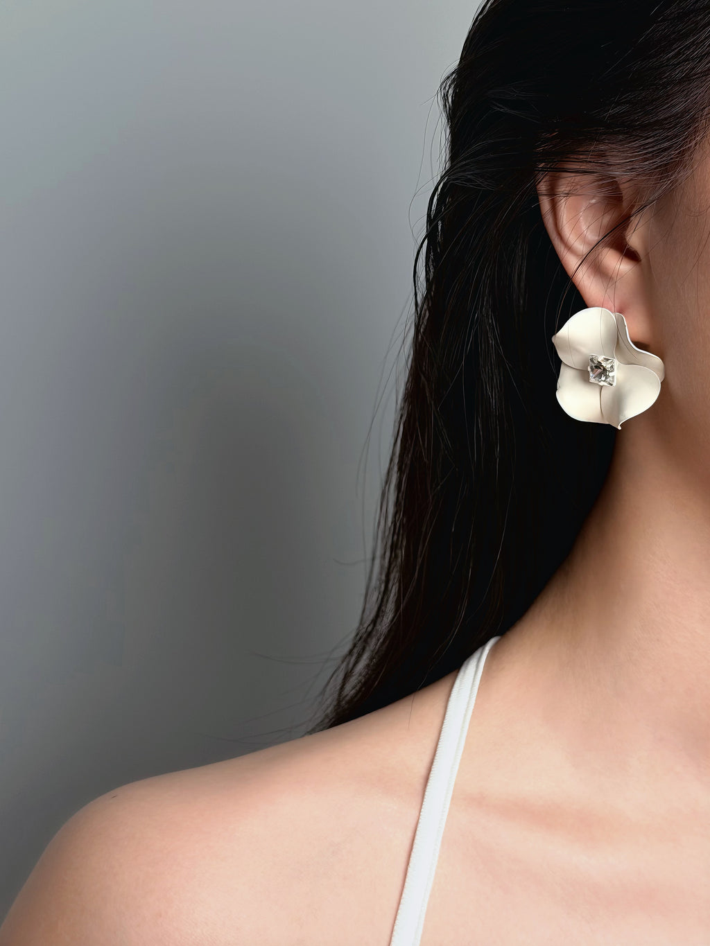 TT Original -earring - European Style 3D Flower Earrings | White and Blue Petal Stud Earrings | Bridesmaid Evening Dress Accessories | Large Earrings | High-End Accessories