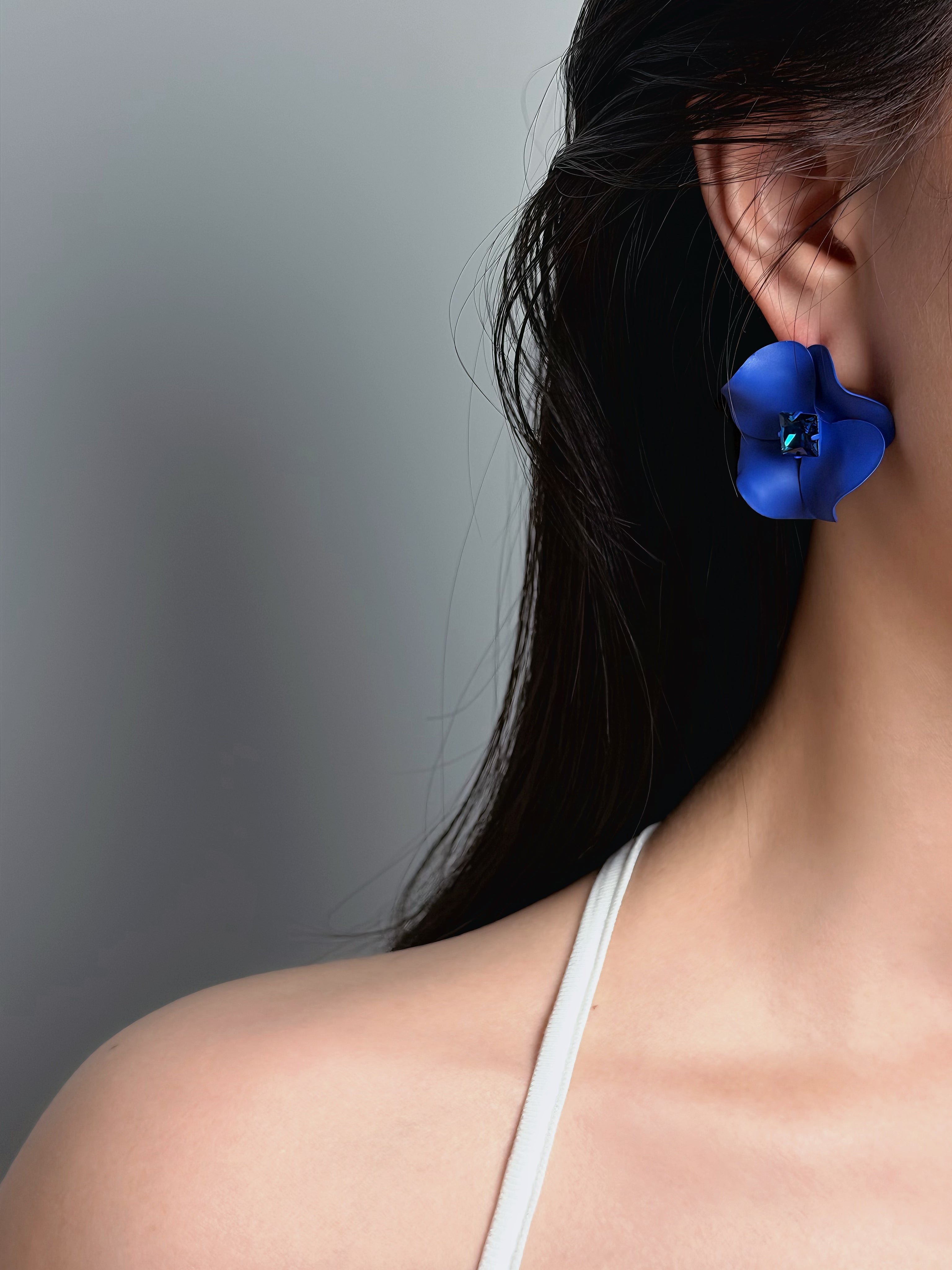 TT Original -earring - European Style 3D Flower Earrings | White and Blue Petal Stud Earrings | Bridesmaid Evening Dress Accessories | Large Earrings | High-End Accessories
