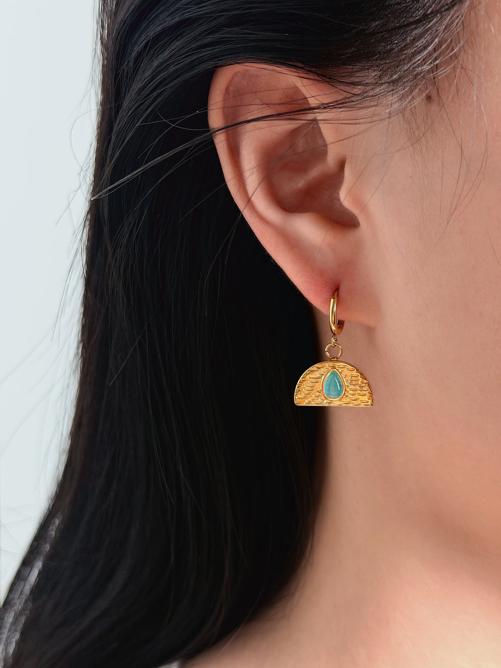 TT original-earring-Bohemian geometric design | Textured earrings | Hammered fan-shaped earrings | High-end vintage emeralds | Fair-skinned and elegant style