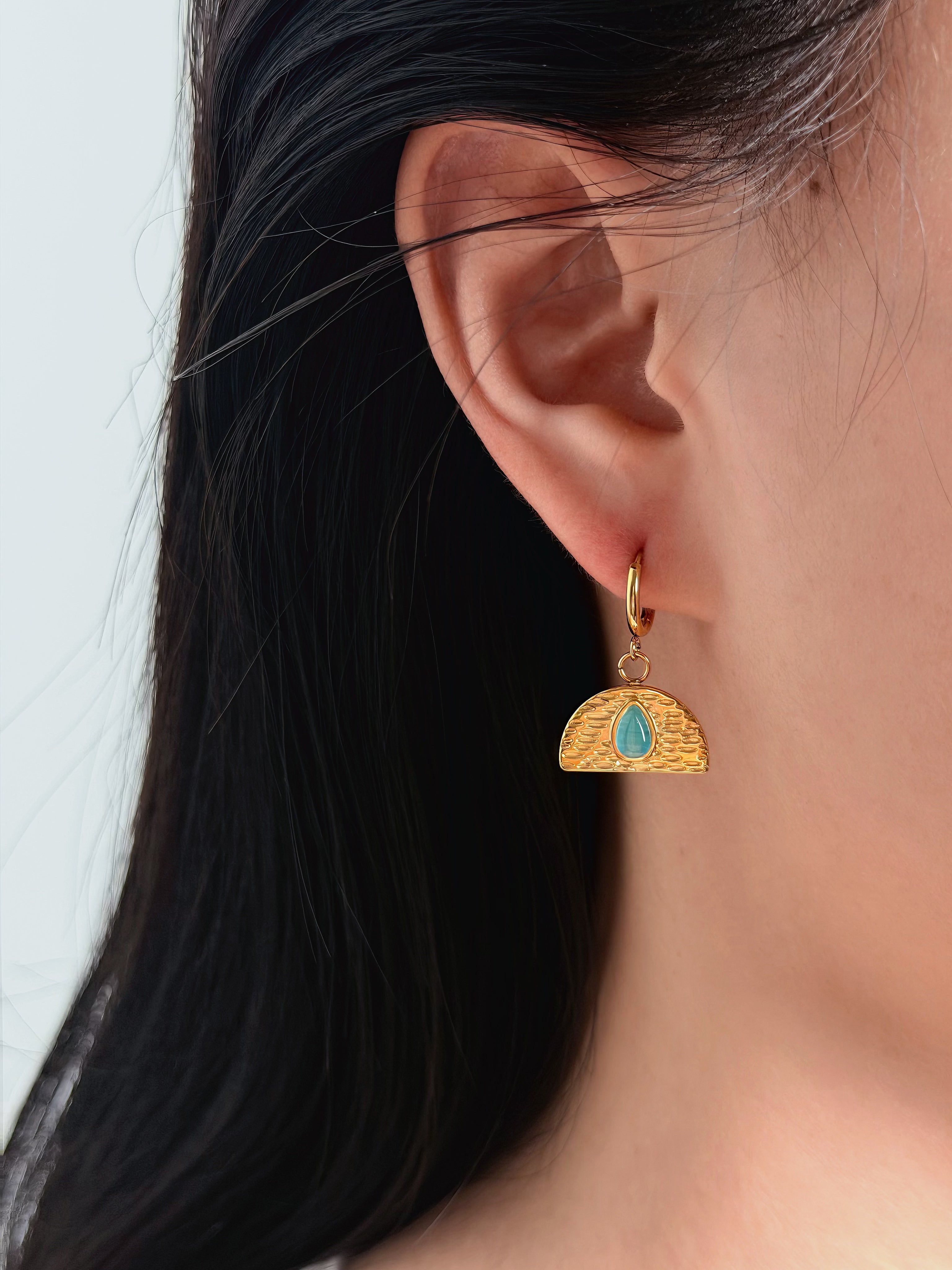 TT original-earring-Bohemian geometric design | Textured earrings | Hammered fan-shaped earrings | High-end vintage emeralds | Fair-skinned and elegant style