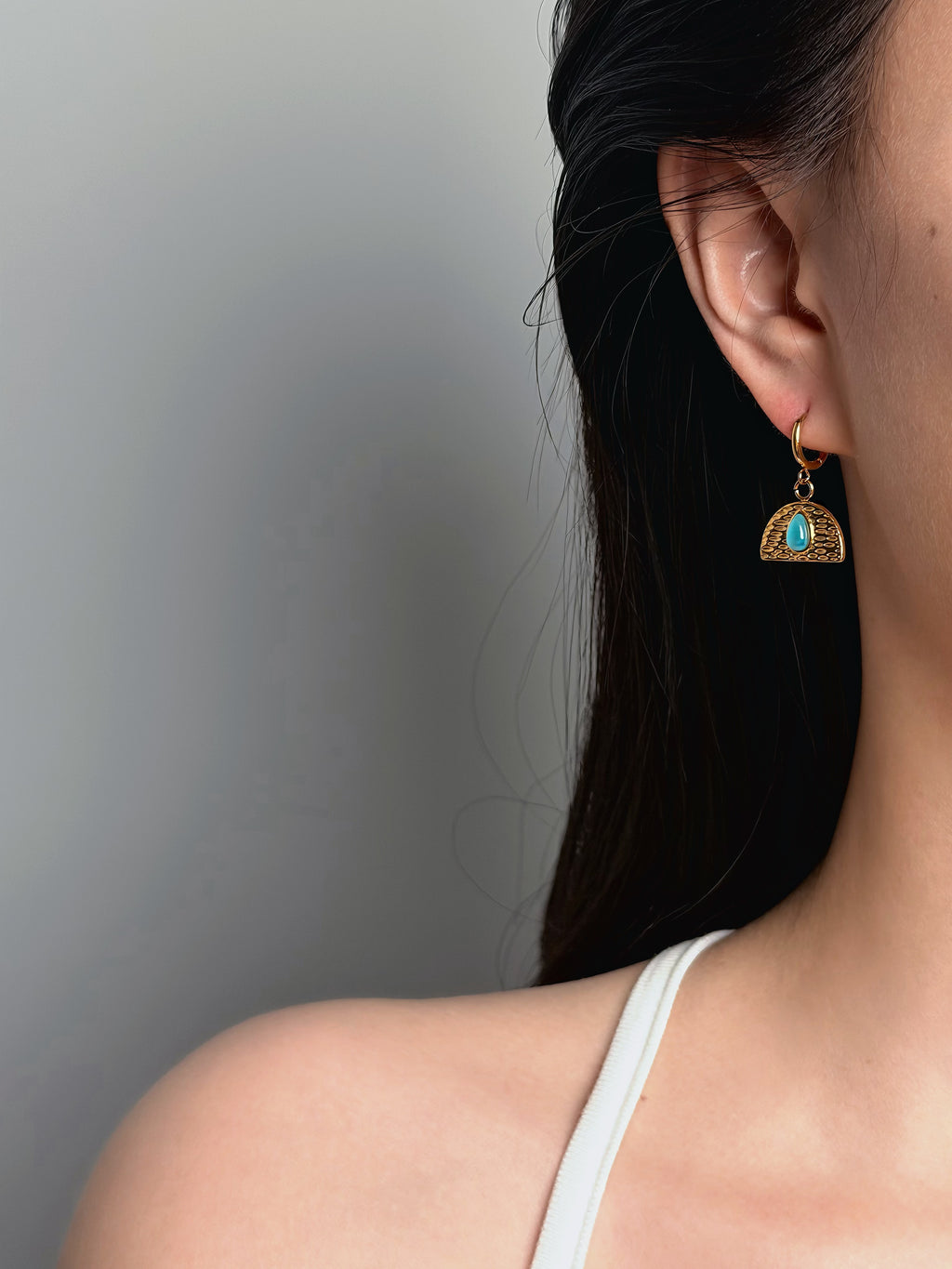 TT original-earring-Bohemian geometric design | Textured earrings | Hammered fan-shaped earrings | High-end vintage emeralds | Fair-skinned and elegant style