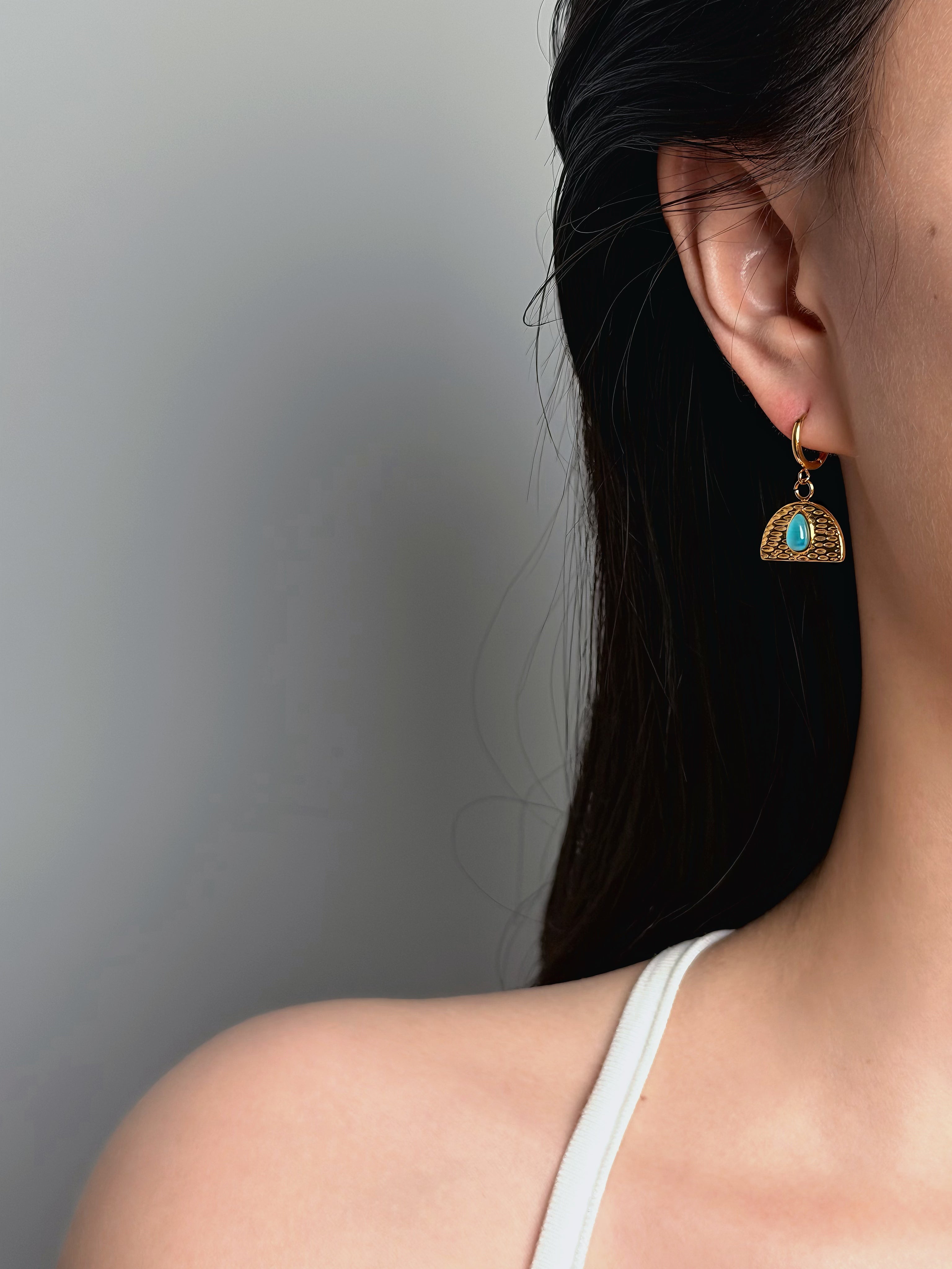 TT original-earring-Bohemian geometric design | Textured earrings | Hammered fan-shaped earrings | High-end vintage emeralds | Fair-skinned and elegant style