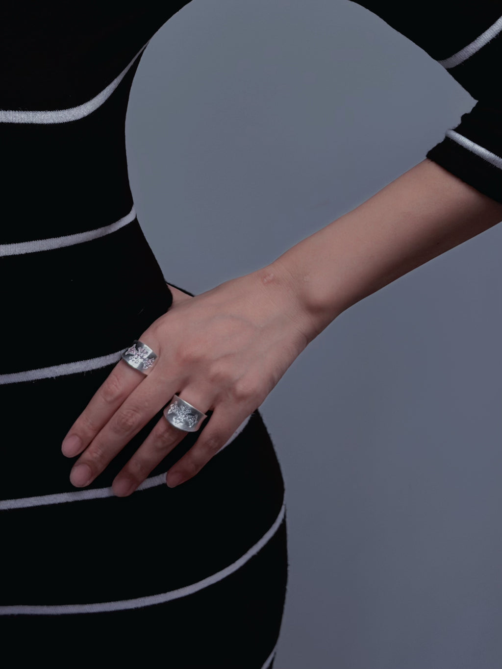 TT original-ring-Dark silver chunky ring | Unisex ring | Wide and unique band | Cross ring | Street style cool ring
