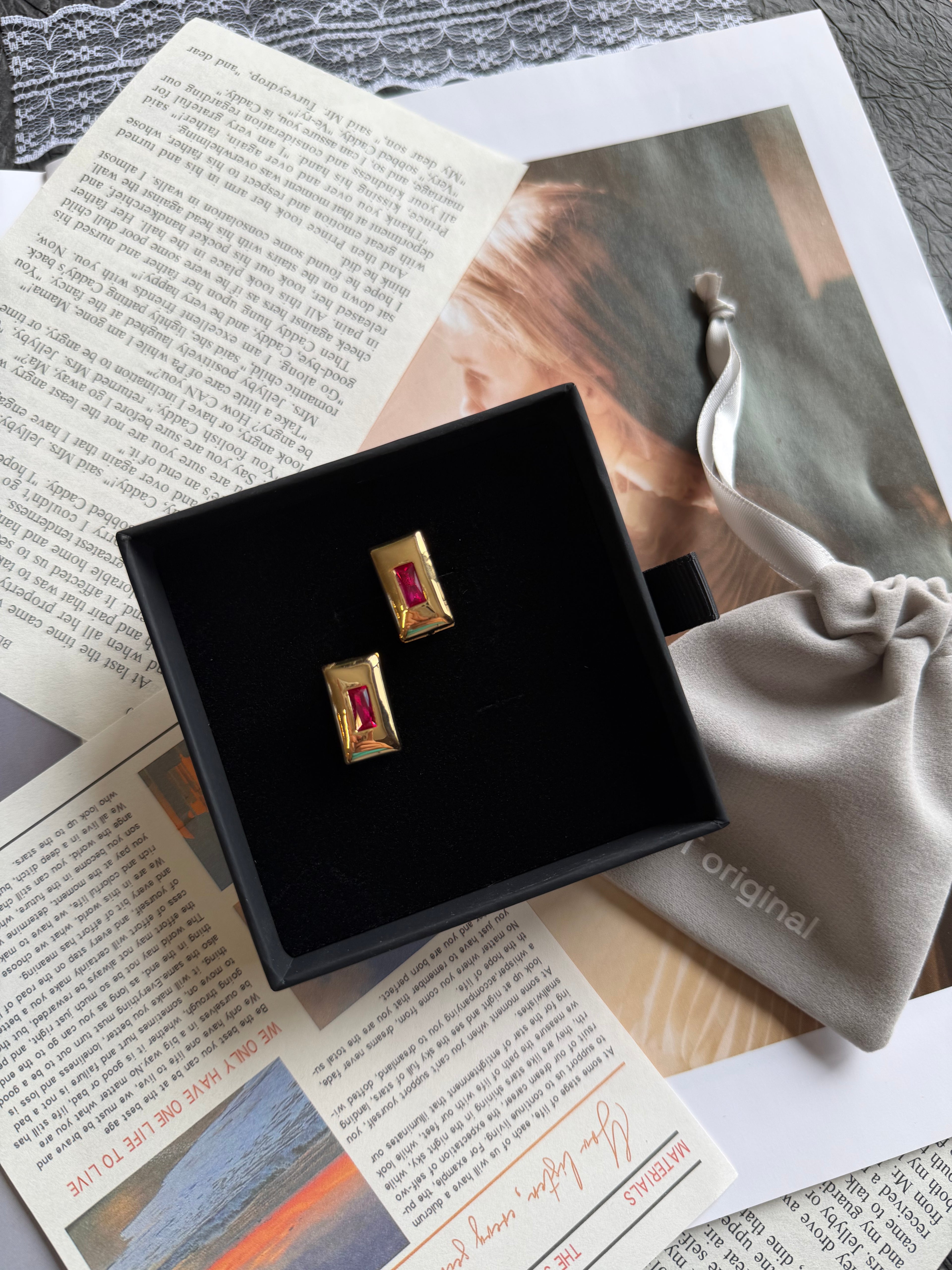 TT original-earring-Niche design gold geometric stud earrings | French vintage style | sophisticated workwear earrings | versatile everyday wear | ruby earrings
