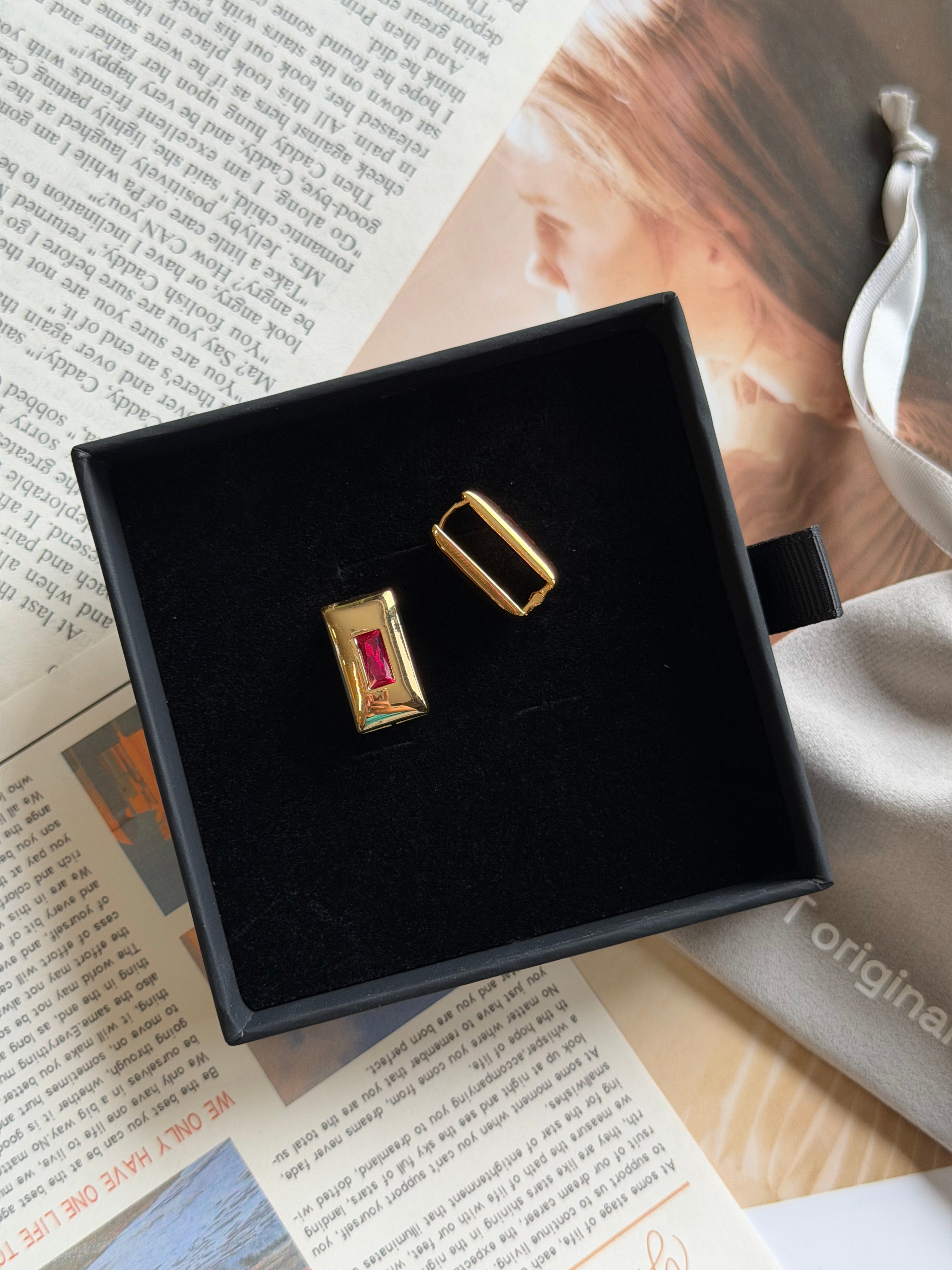 TT original-earring-Niche design gold geometric stud earrings | French vintage style | sophisticated workwear earrings | versatile everyday wear | ruby earrings
