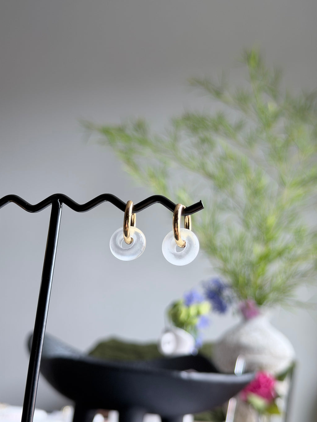 TT original-earring-Minimalist gold hoop earrings | White natural gemstone geometric pendant earrings | Modern jewelry | French elegance