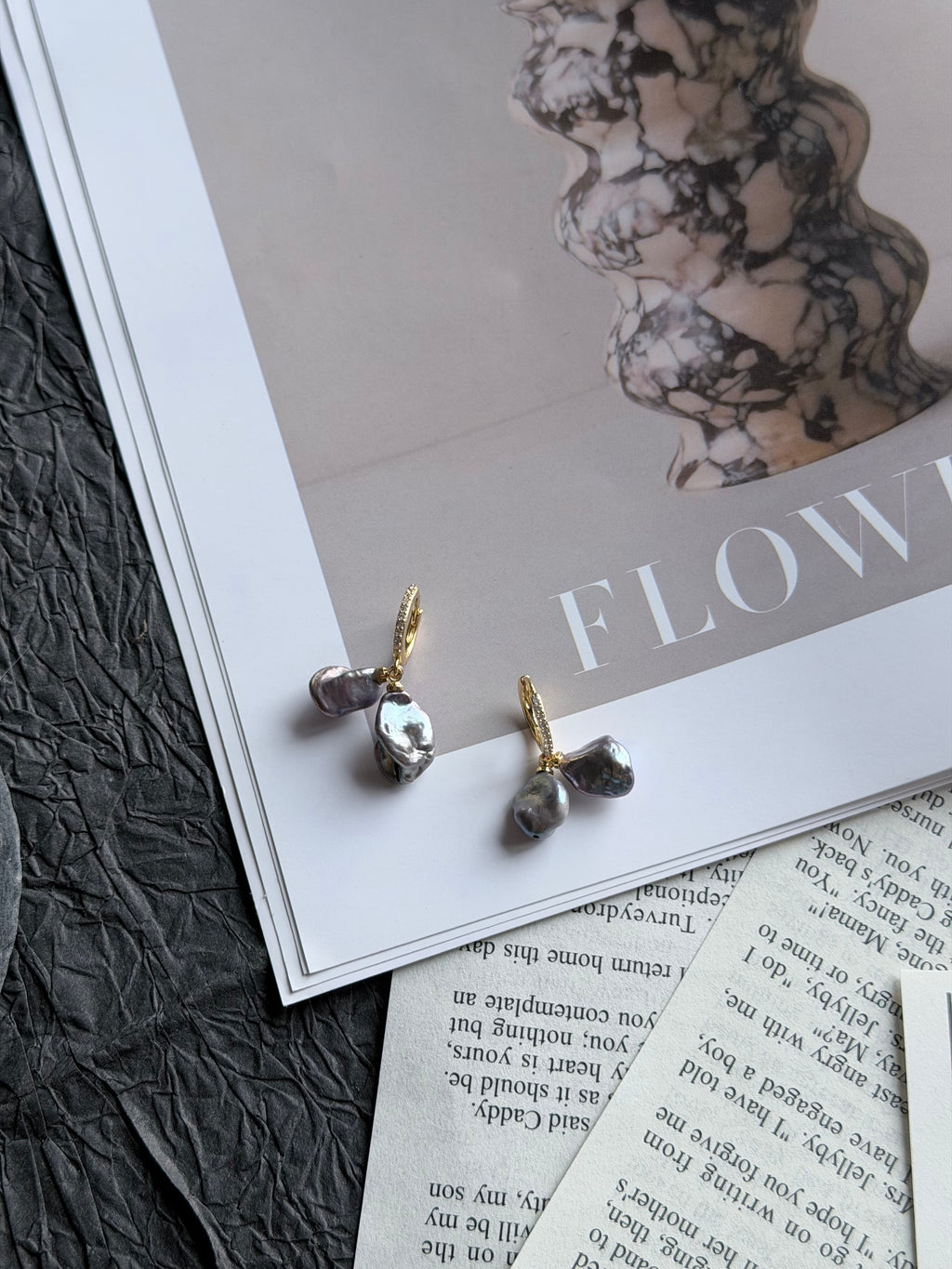 TT original-earring-Exquisite black Baroque pearl earrings | Stylish and sparkling gold earrings | Cool high-street style