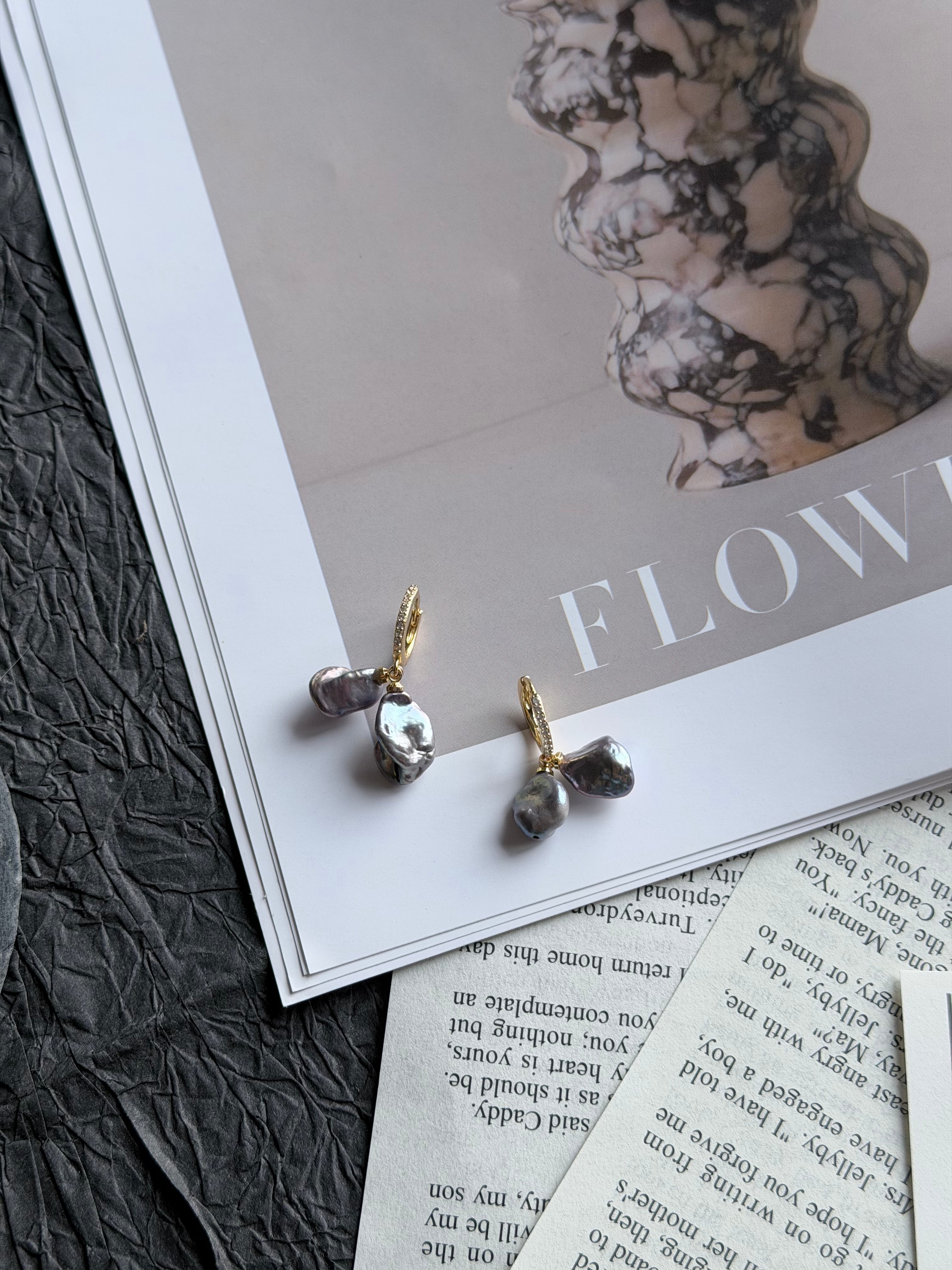 TT original-earring-Exquisite black Baroque pearl earrings | Stylish and sparkling gold earrings | Cool high-street style