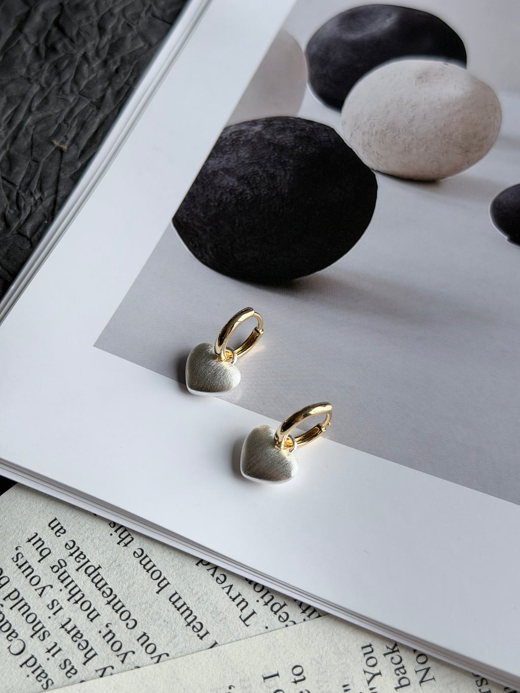 TT original-earring-Women's Gold Heart-Shaped Earrings | Matte Heart-Shaped Pendant Earrings | Simple and Romantic Jewelry Gifts