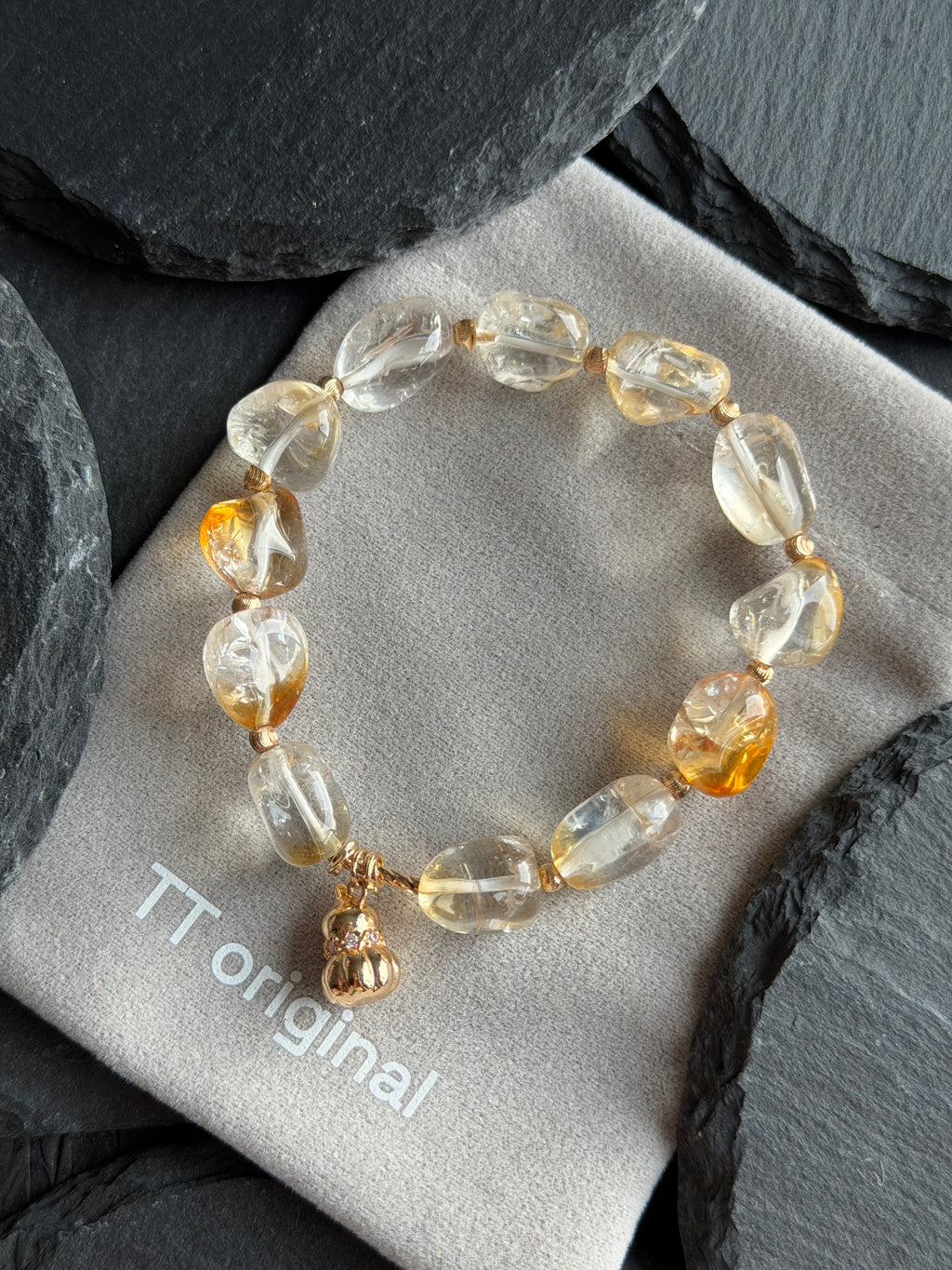 TT original-bracelet-Natural-looking, transparent, irregularly shaped citrine bracelet with cracks | Auspicious design for attracting wealth and good fortune | Chinese-style bracelet symbolizing blessings, prosperity, and wealth | High-end feel