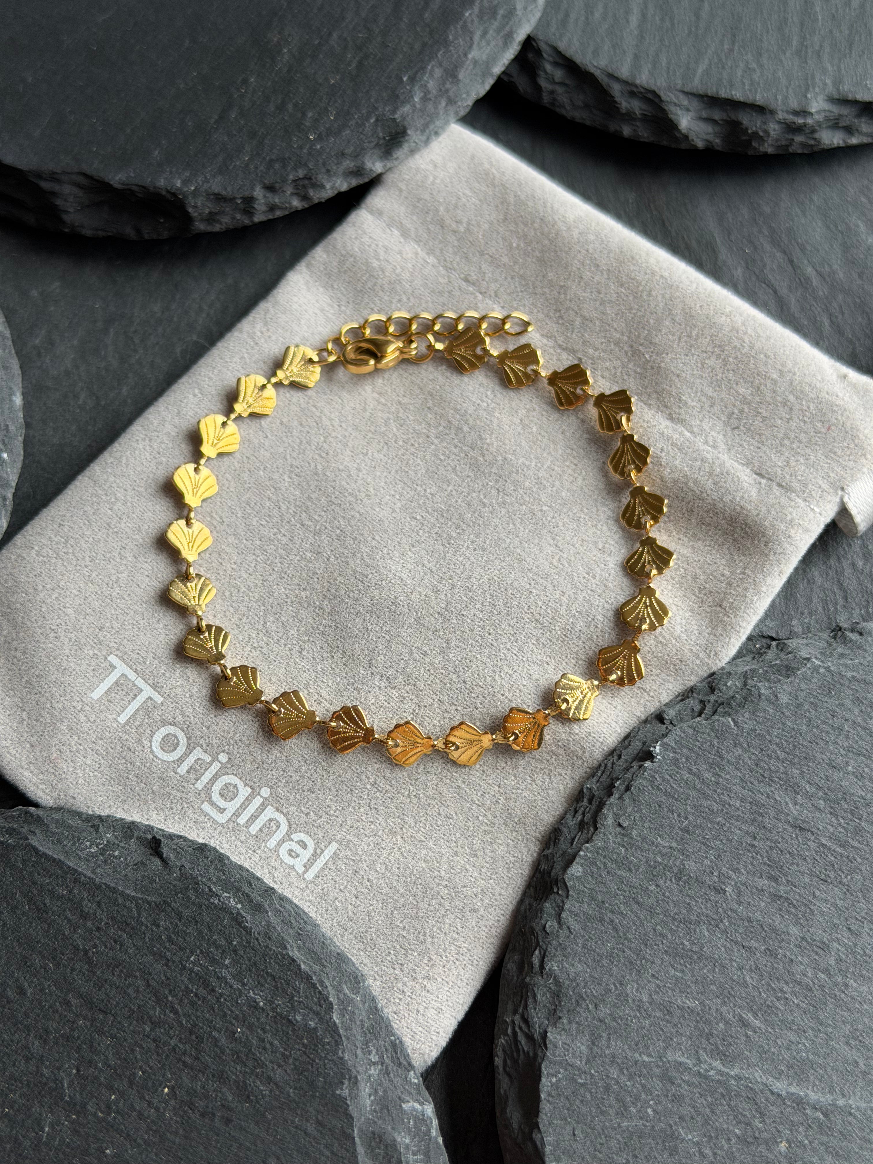 TT original-bracelet-Gold seashell bracelet | Ocean-themed bracelet | Summer vacation style | Pool party accessory | Stacking accessory