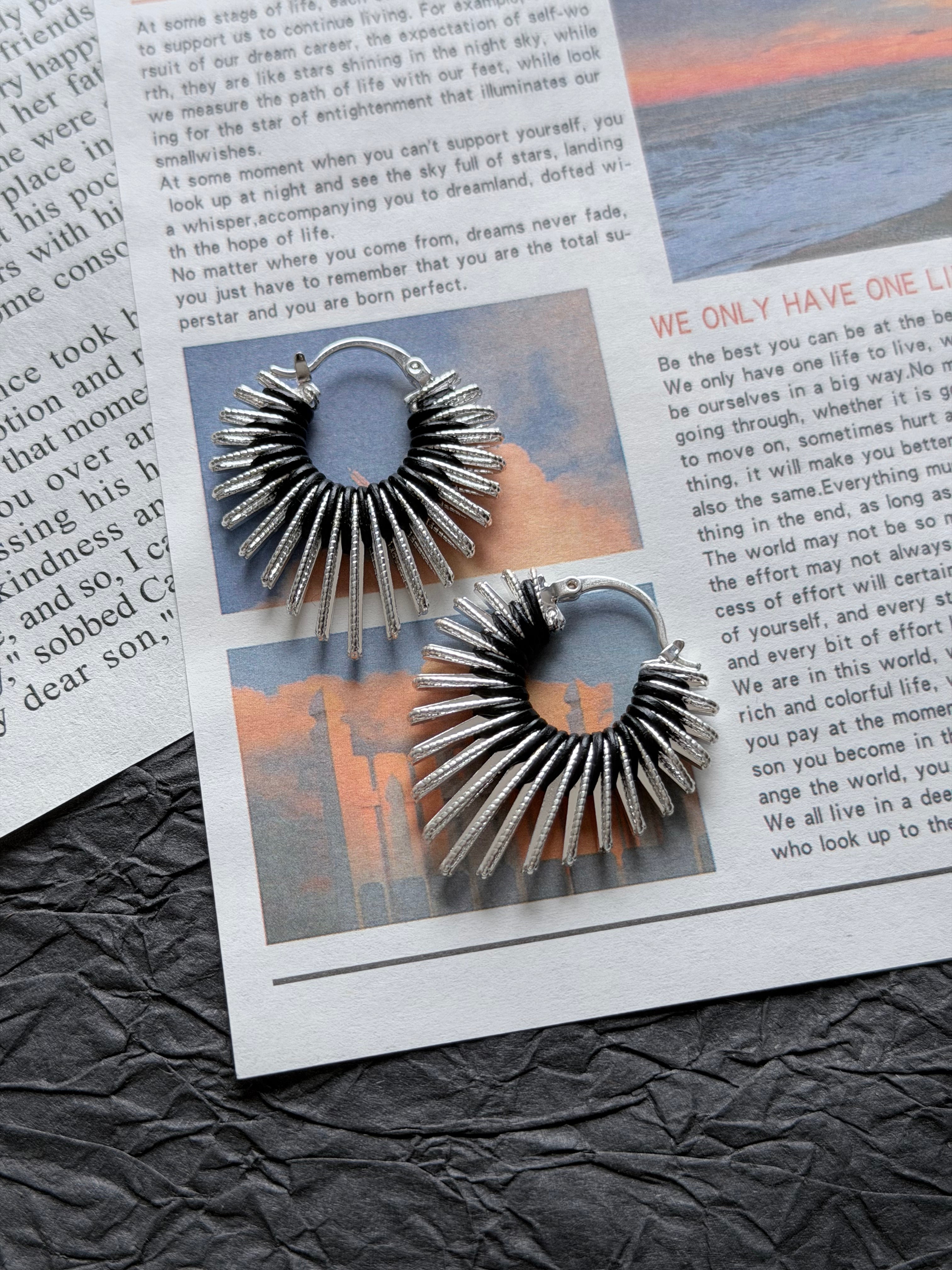 TT original-earring-Heart-shaped geometric earrings | Modern minimalist jewelry | Silver minimalism | Unique handmade jewelry