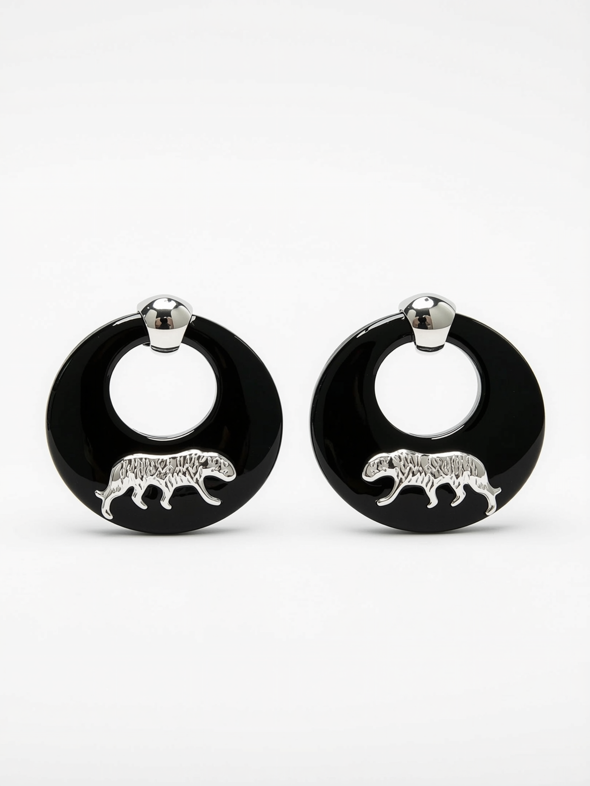 amber resin earrings detail