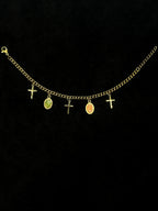 Chunky gold chain detail on a vintage bracelet