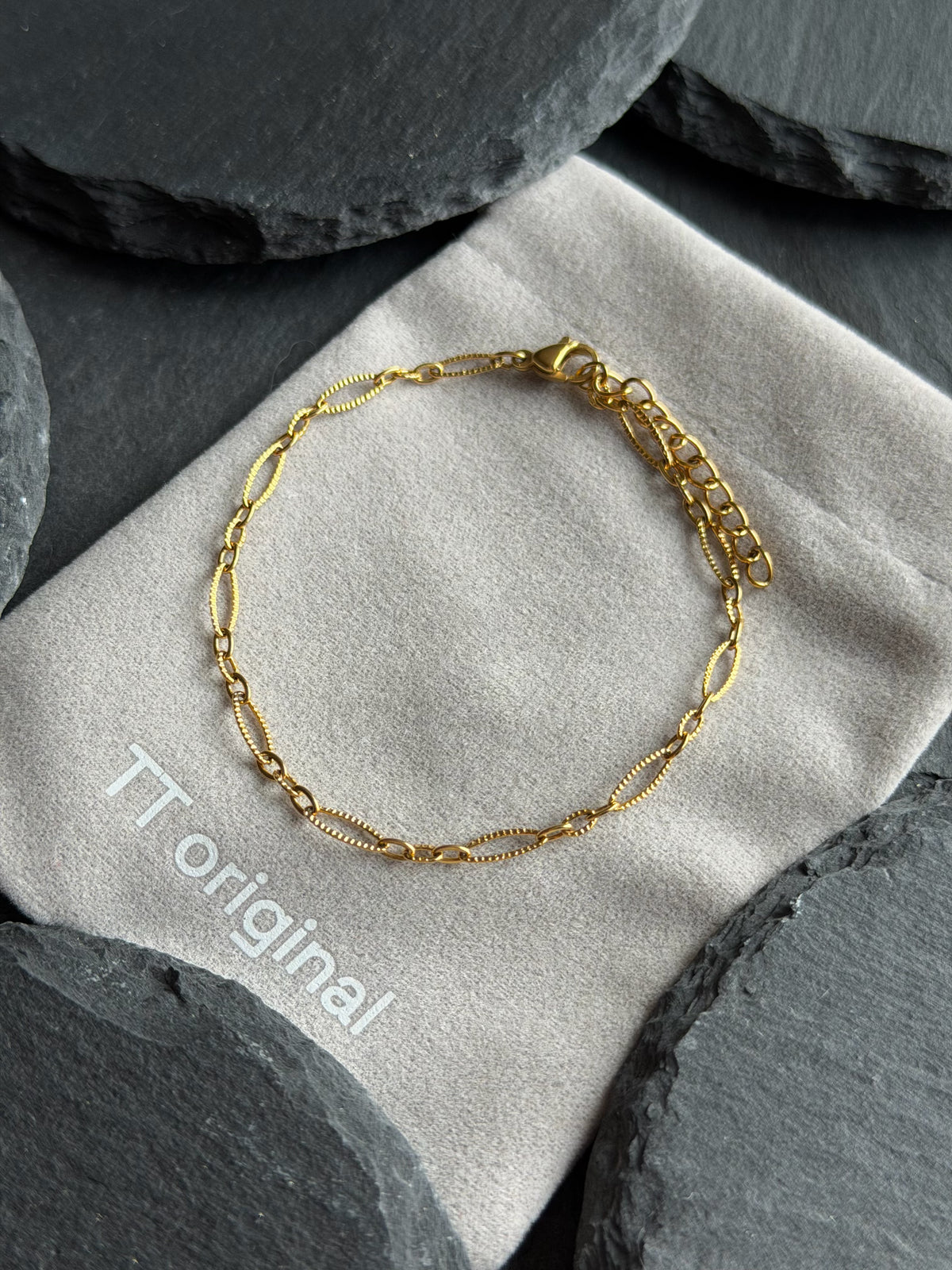 Gold twisted chain bracelet