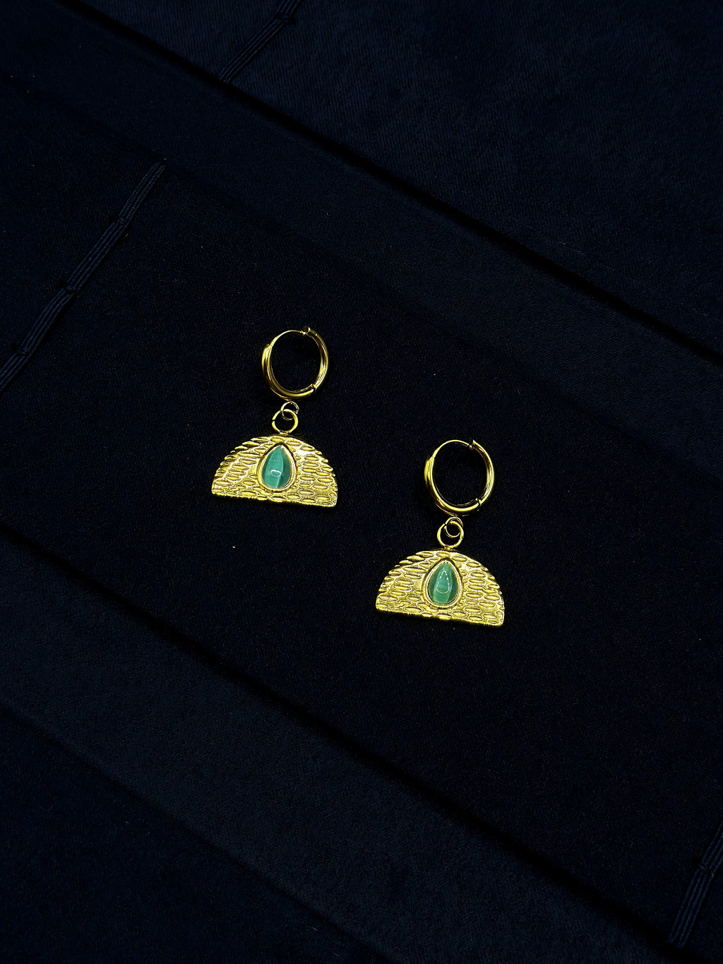 green gemstone fan earrings with hammered gold texture