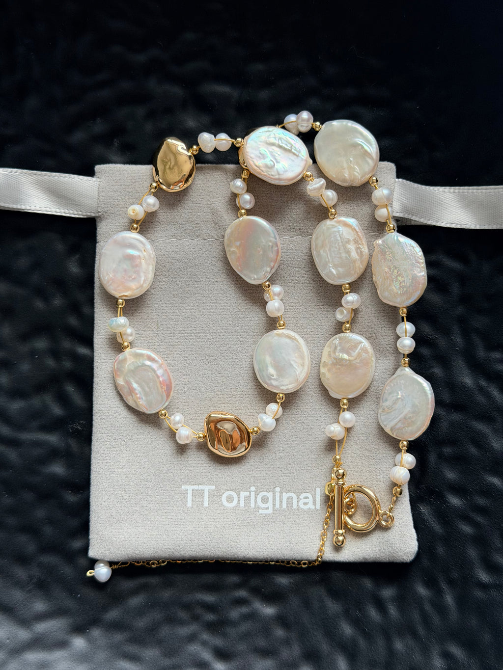 Natural texture of irregular baroque pearl necklace