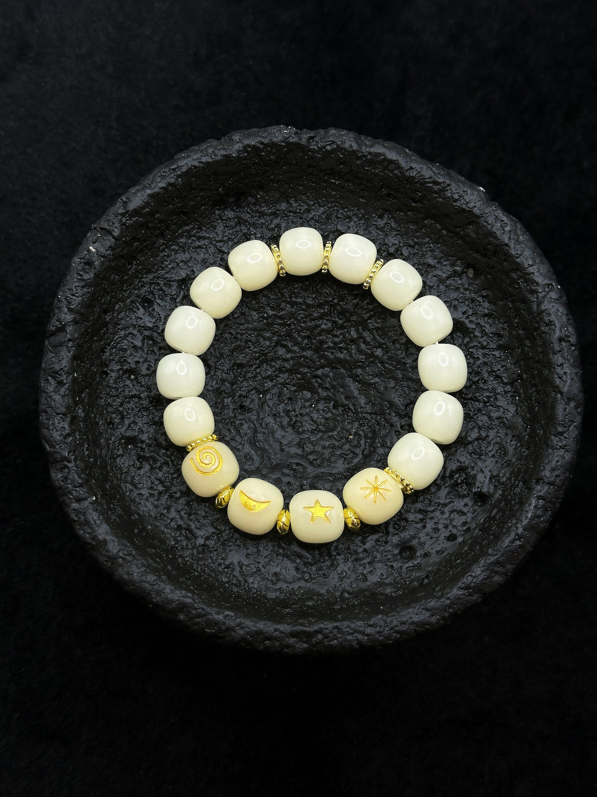 Natural off-white bodhi bead bracelet