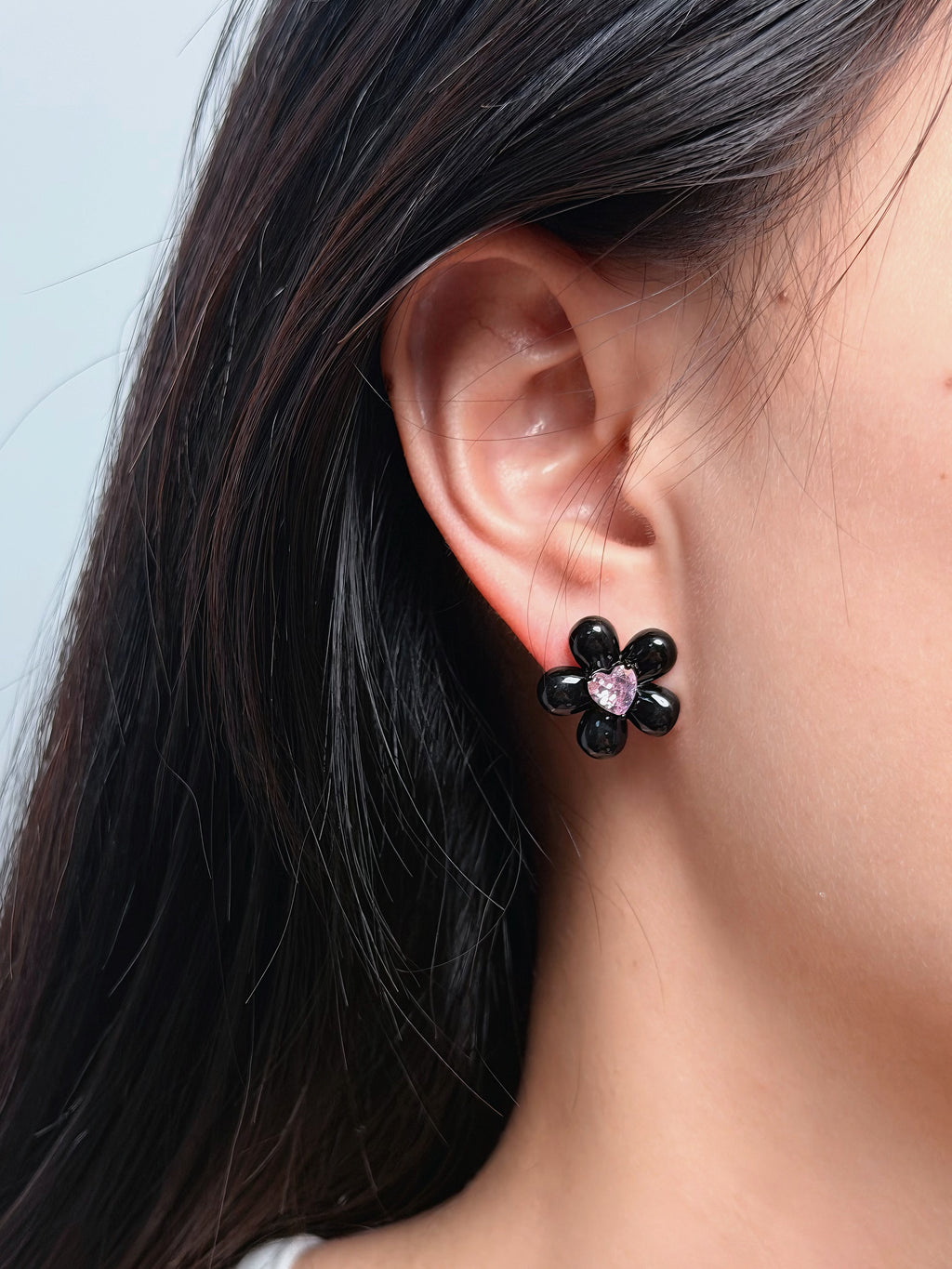 heart shaped pink zircon details on flower earrings