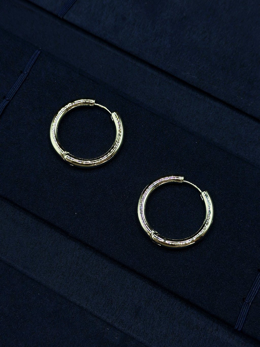 silver hoop earrings polished metal detail