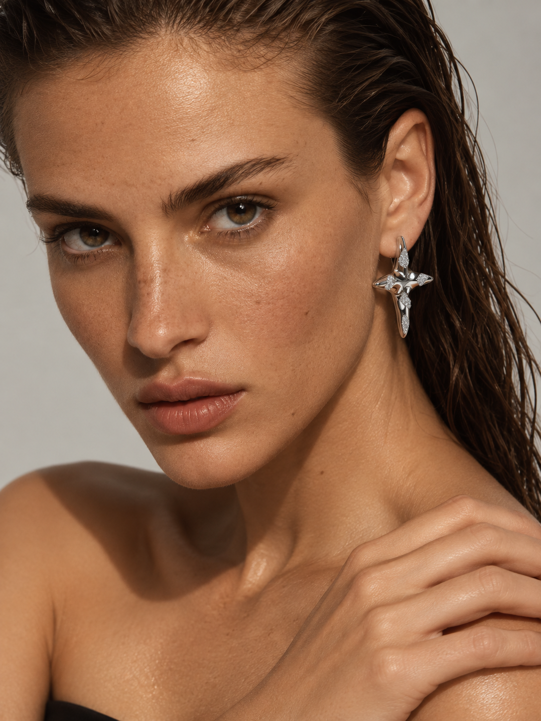 star earring with three dimensional relief detail