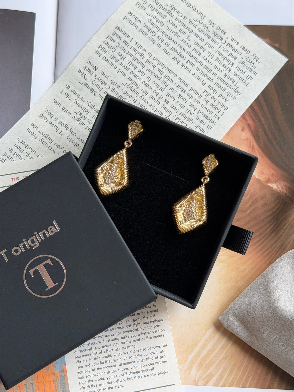 gold-tone finish on vintage drop earrings