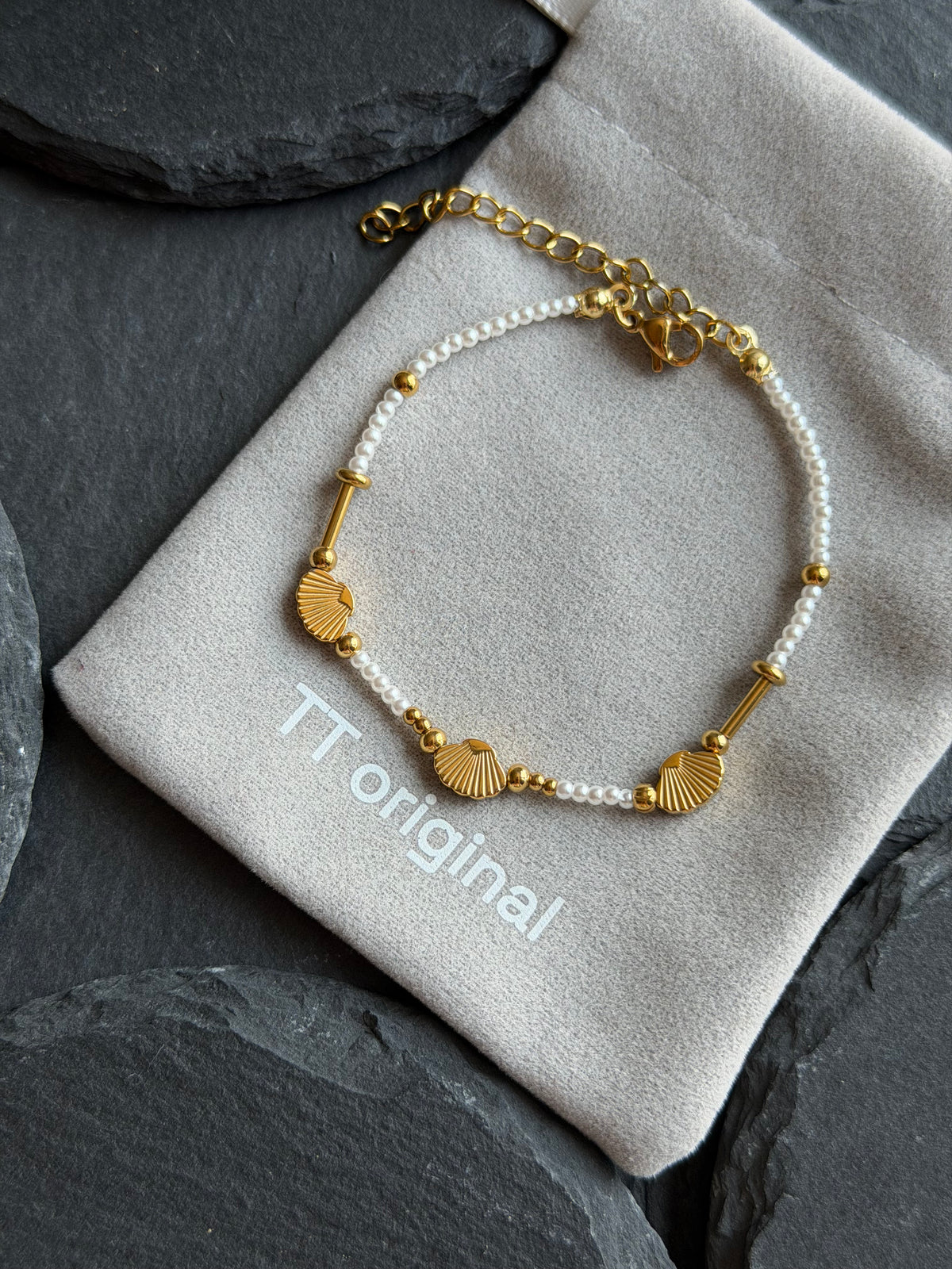 Vintage pearl and seashell bracelet with gold-tone details